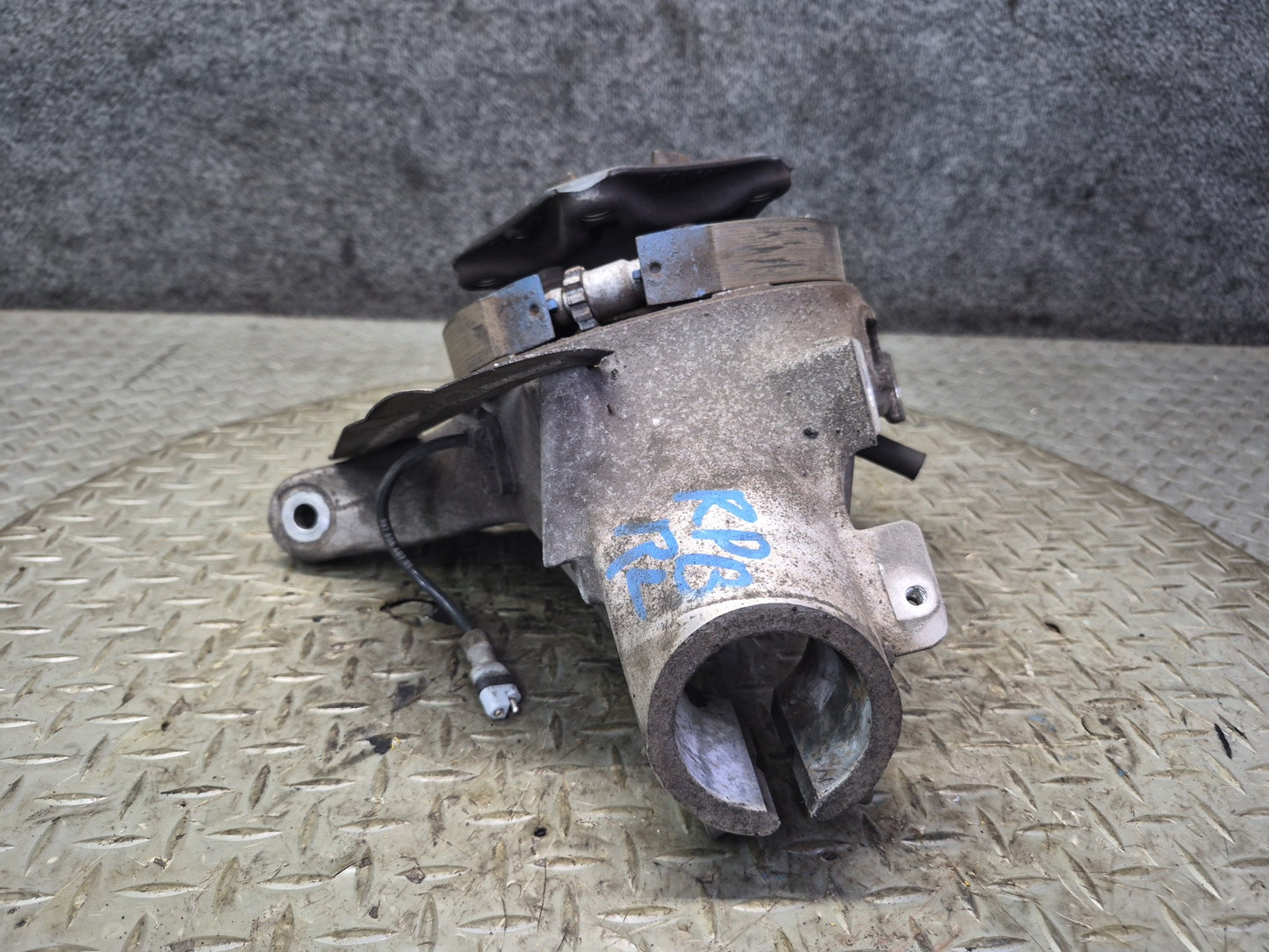 2005-2012 Porsche Boxster 987 RWD Rear Left Side Spindle Knuckle Wheel Hub