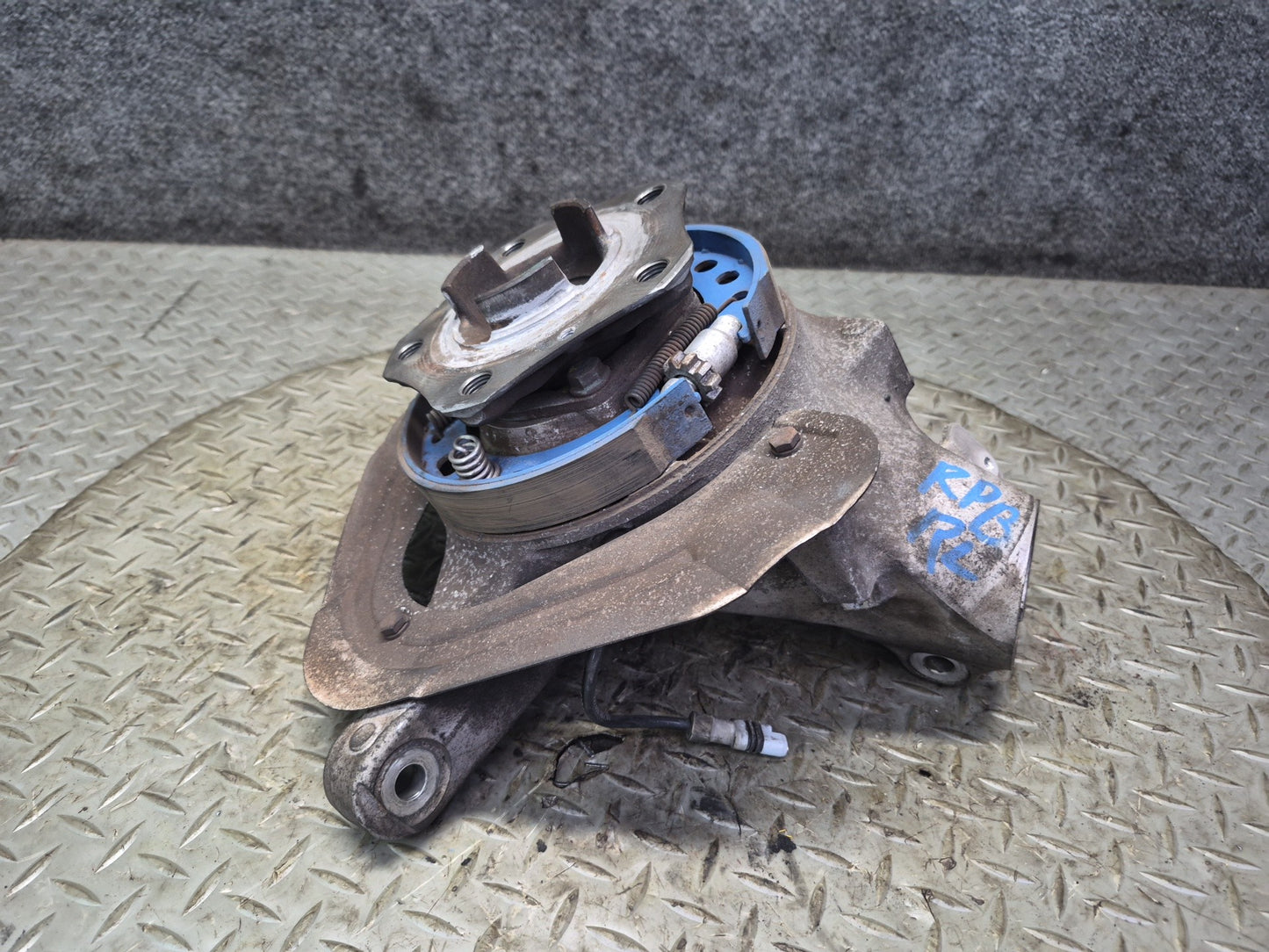 2005-2012 Porsche Boxster 987 RWD Rear Left Side Spindle Knuckle Wheel Hub