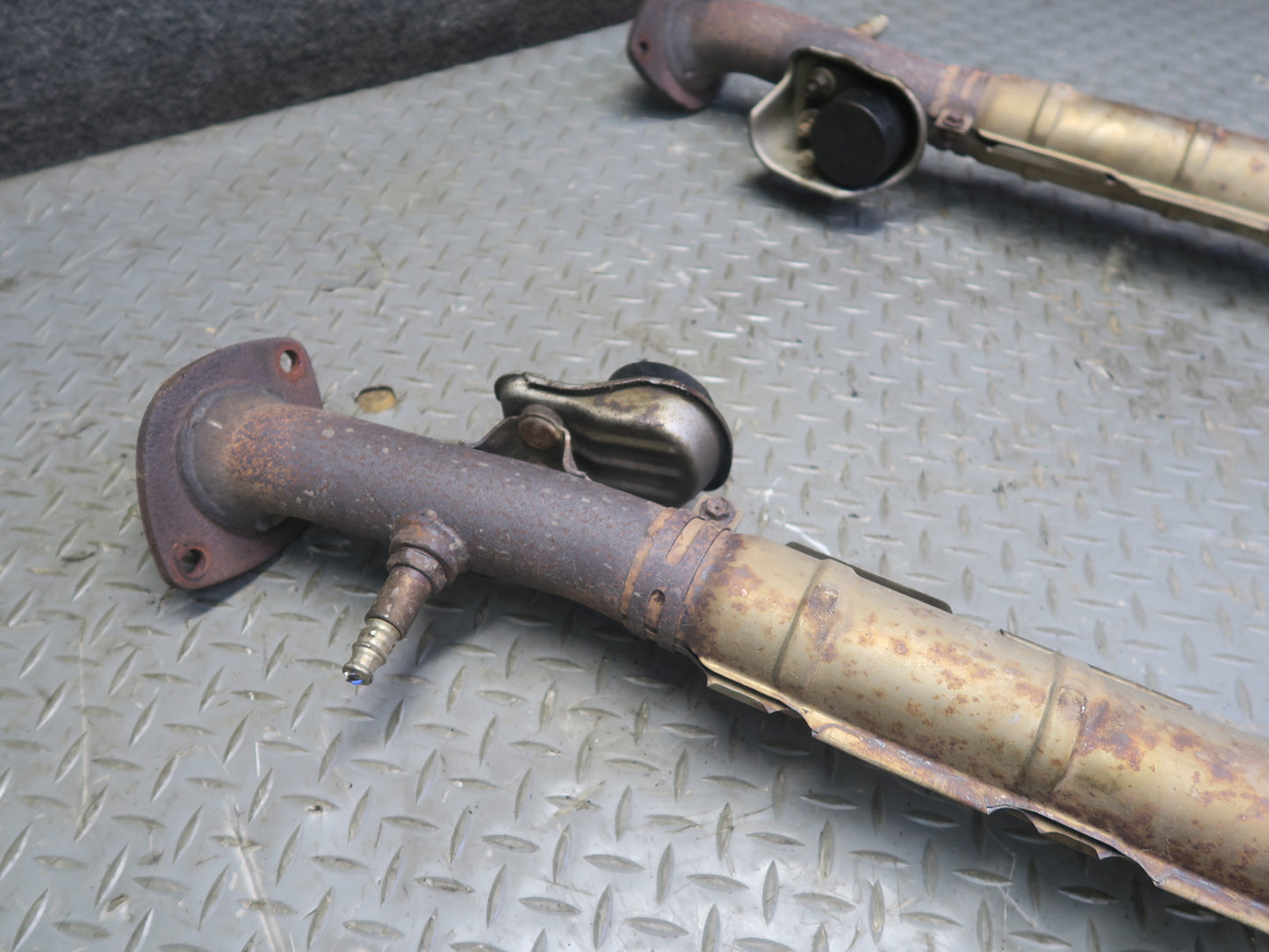 01-02 Lexus UCF30L LS430 Front Exhaust Y Pipe Line OEM
