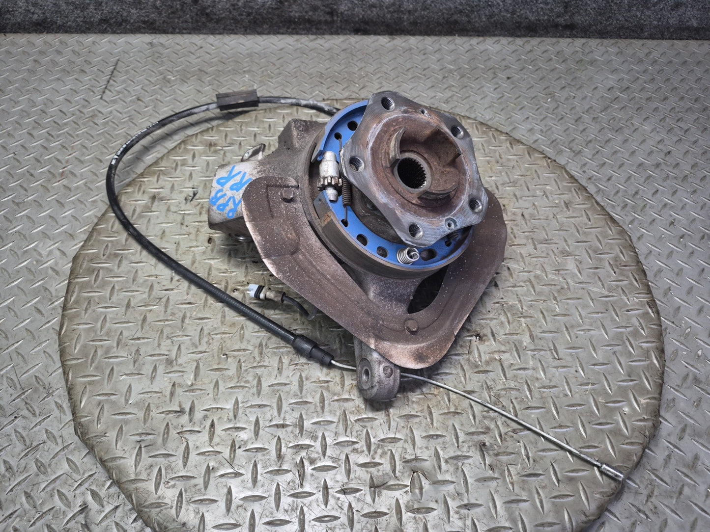2005-2012 Porsche Boxster 987 RWD Rear Right Side Spindle Knuckle Wheel Hub