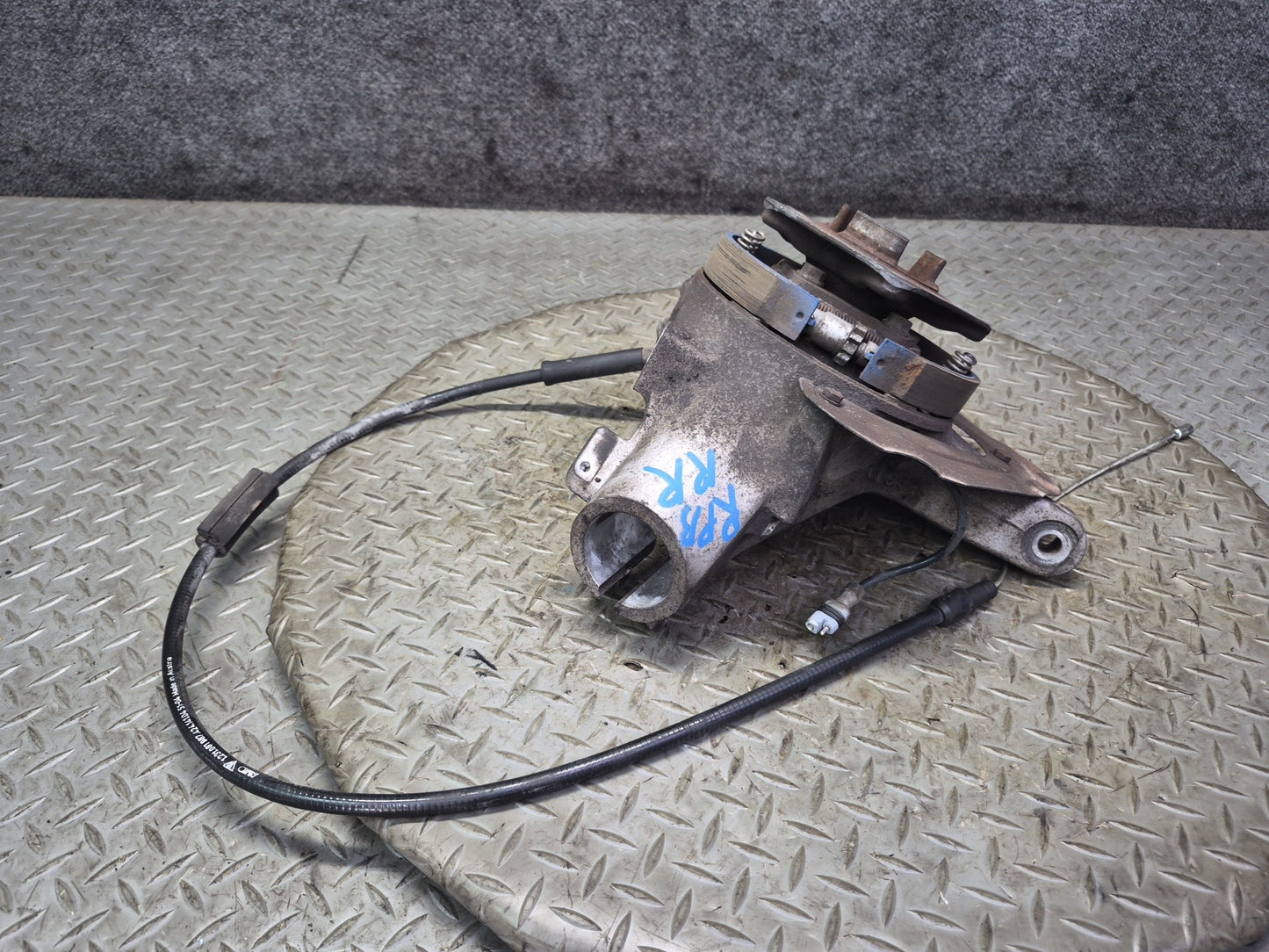 2005-2012 Porsche Boxster 987 RWD Rear Right Side Spindle Knuckle Wheel Hub