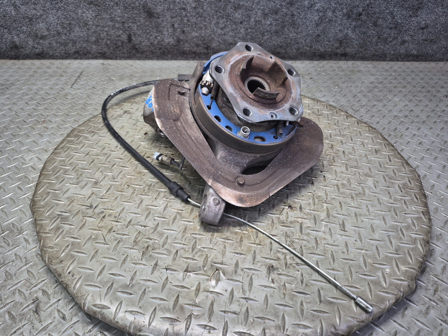 2005-2012 Porsche Boxster 987 RWD Rear Right Side Spindle Knuckle Wheel Hub