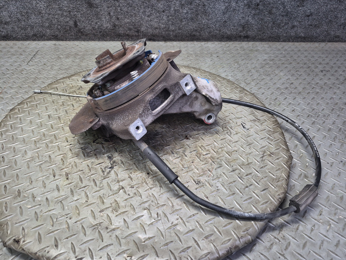 2005-2012 Porsche Boxster 987 RWD Rear Right Side Spindle Knuckle Wheel Hub