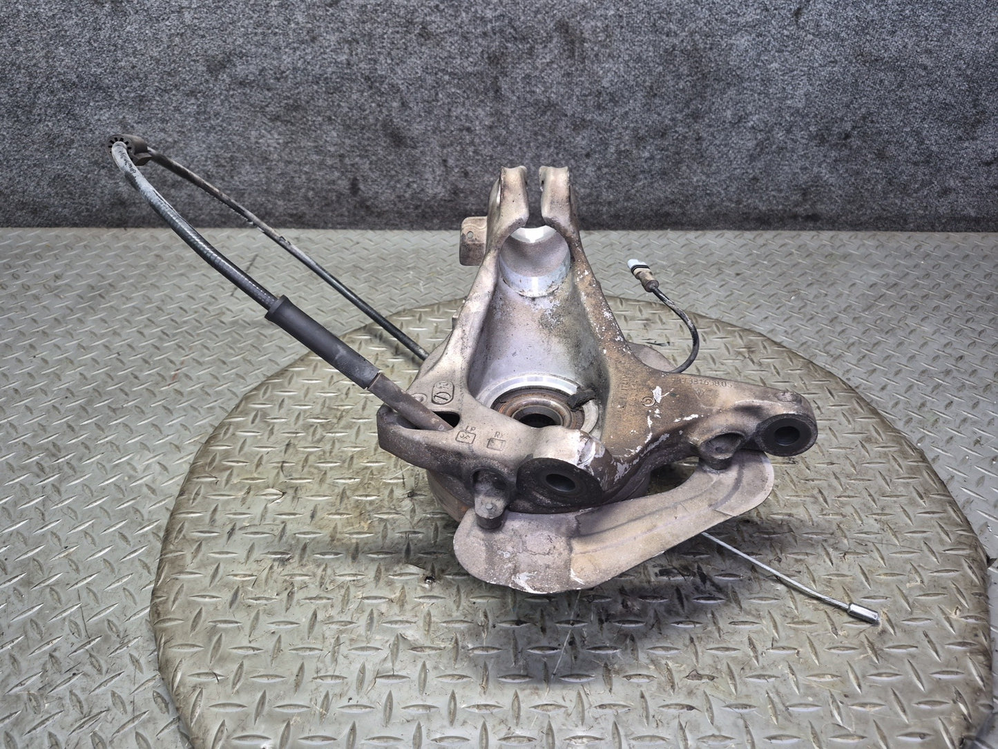 2005-2012 Porsche Boxster 987 RWD Rear Right Side Spindle Knuckle Wheel Hub