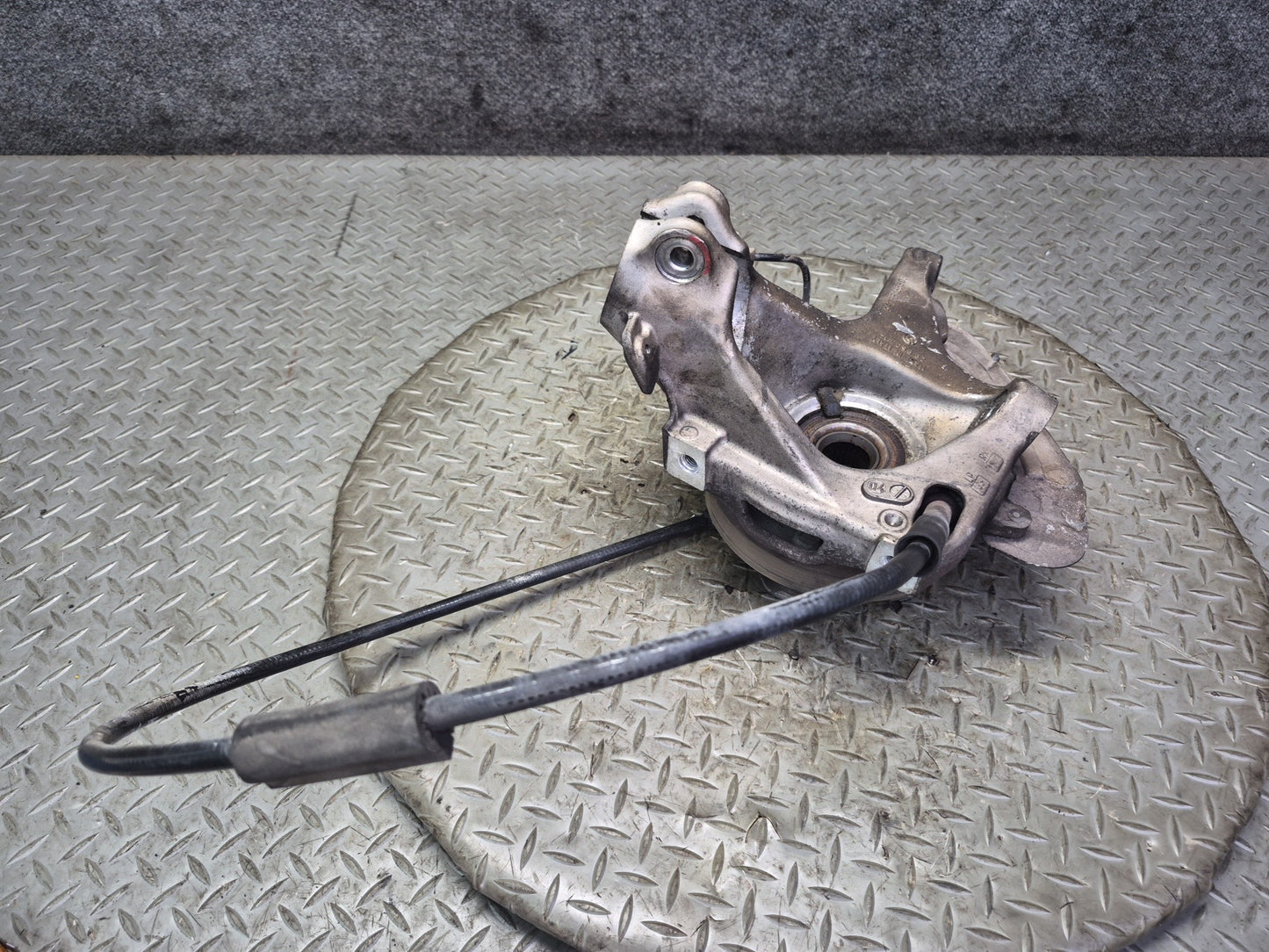 2005-2012 Porsche Boxster 987 RWD Rear Right Side Spindle Knuckle Wheel Hub