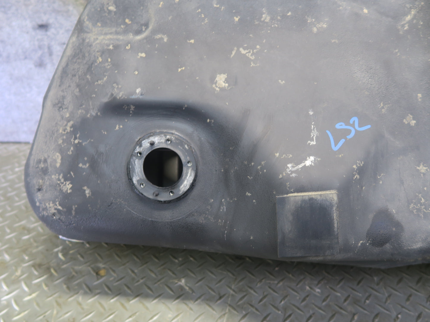 01-05 Lexus UCF30L LS430 Gas Fuel Tank w Filler Neck & Heat Shield OEM