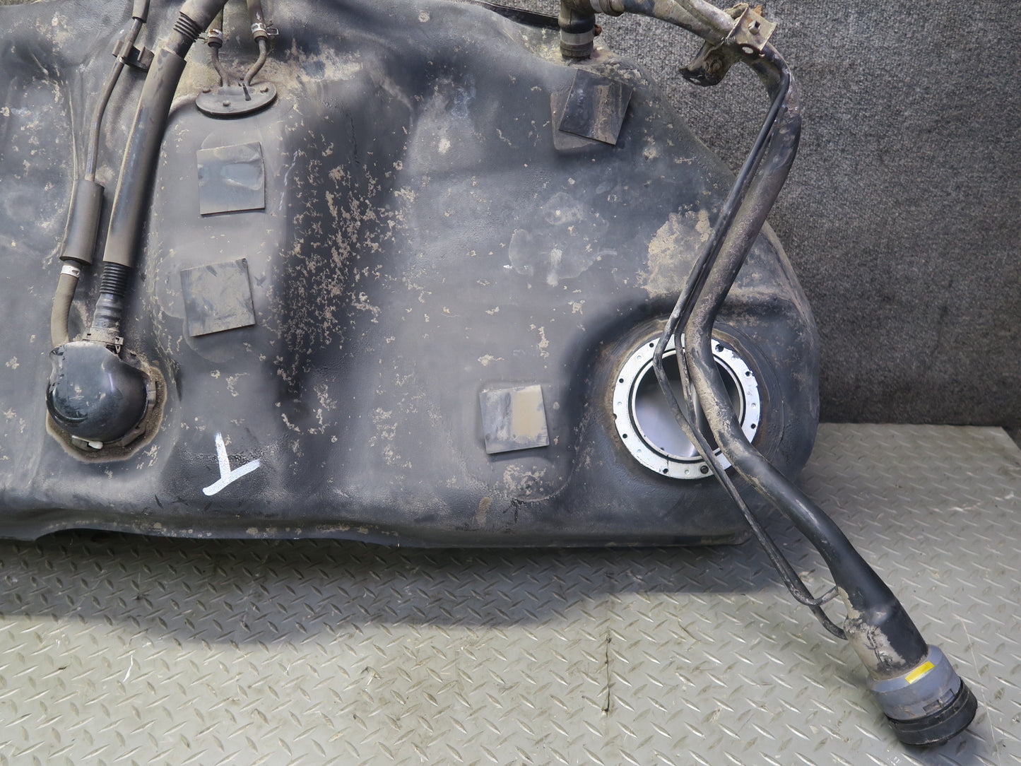 01-05 Lexus UCF30L LS430 Gas Fuel Tank w Filler Neck & Heat Shield OEM