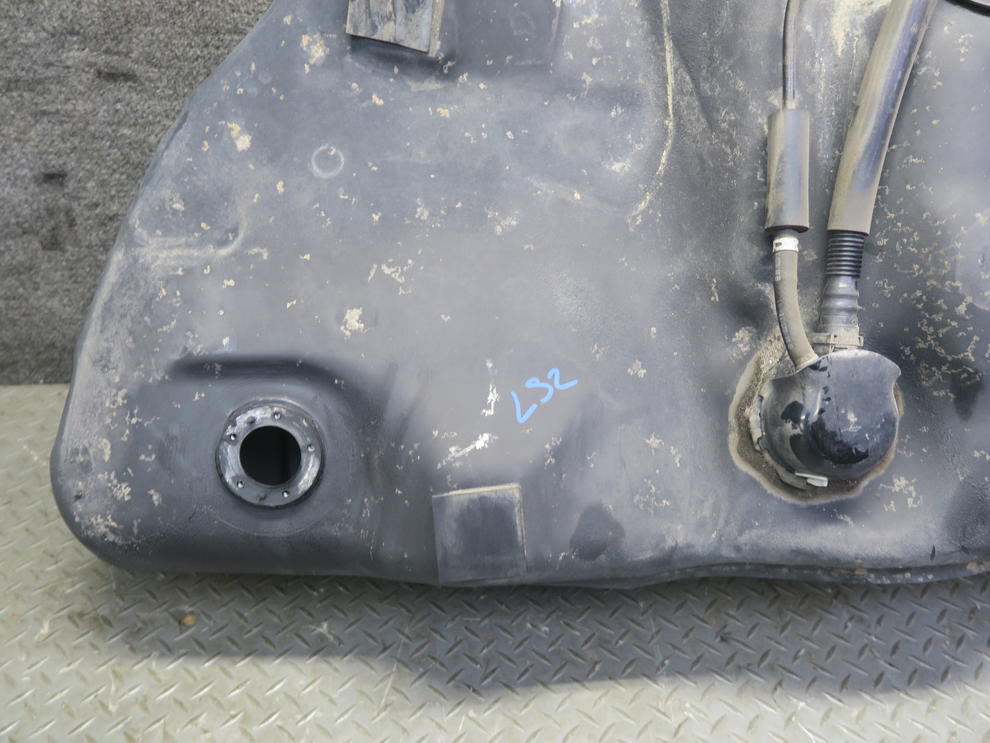 01-05 Lexus UCF30L LS430 Gas Fuel Tank w Filler Neck & Heat Shield OEM