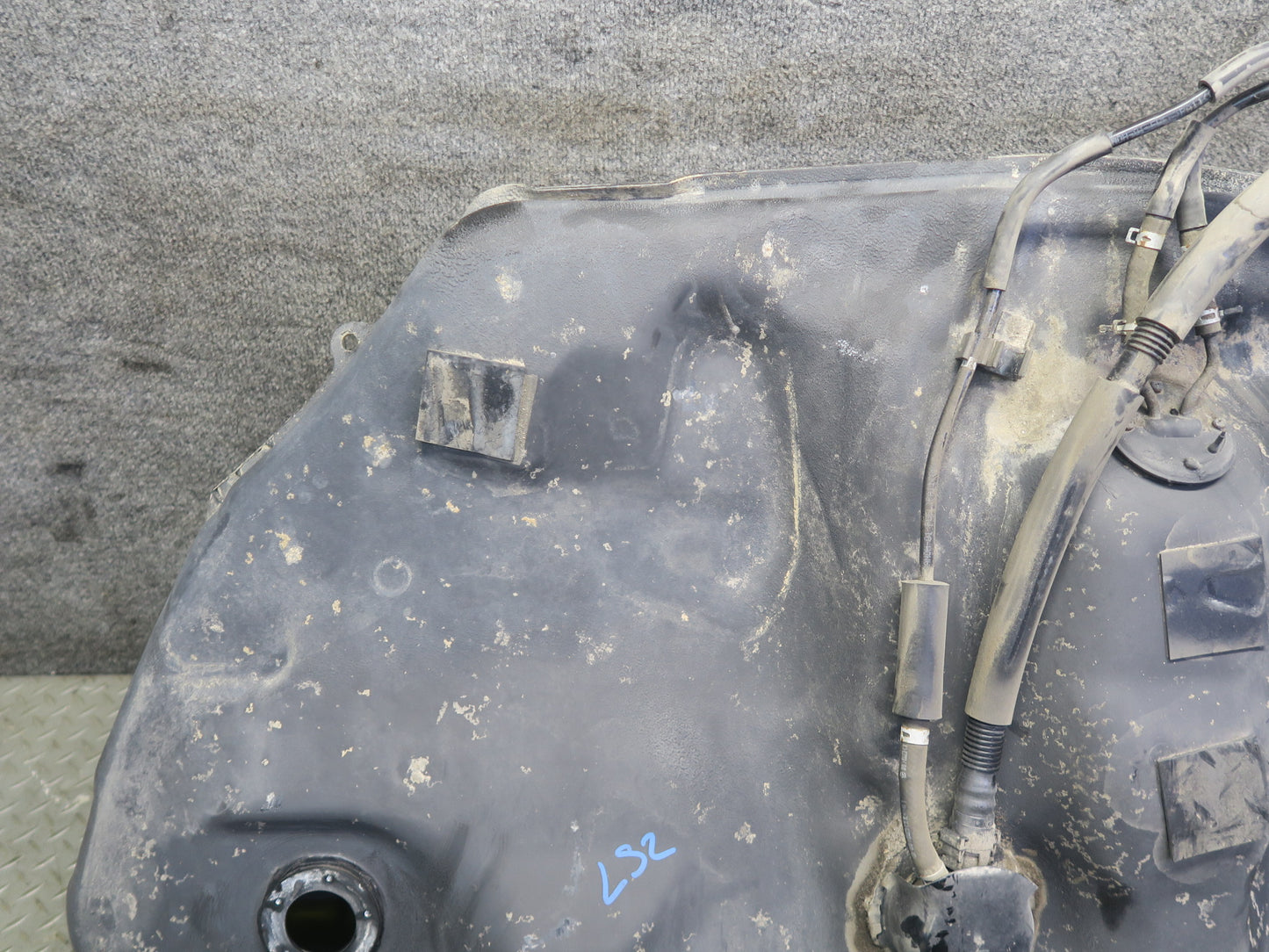 01-05 Lexus UCF30L LS430 Gas Fuel Tank w Filler Neck & Heat Shield OEM