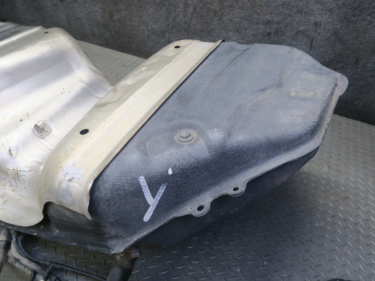 01-05 Lexus UCF30L LS430 Gas Fuel Tank w Filler Neck & Heat Shield OEM