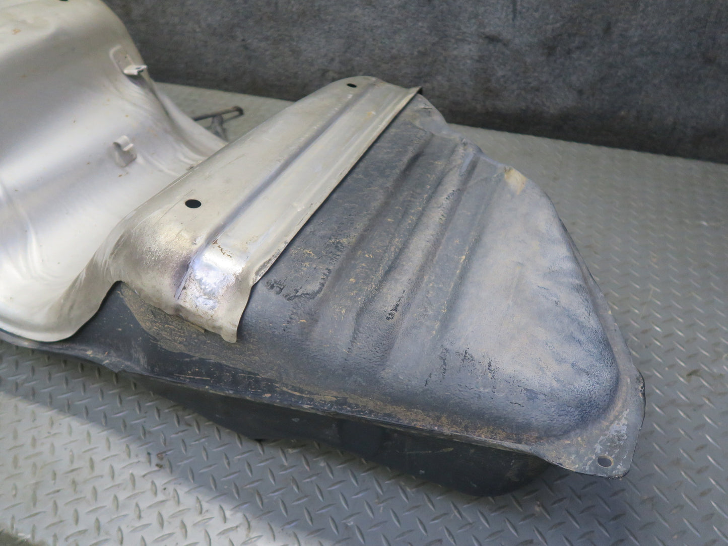 01-05 Lexus UCF30L LS430 Gas Fuel Tank w Filler Neck & Heat Shield OEM