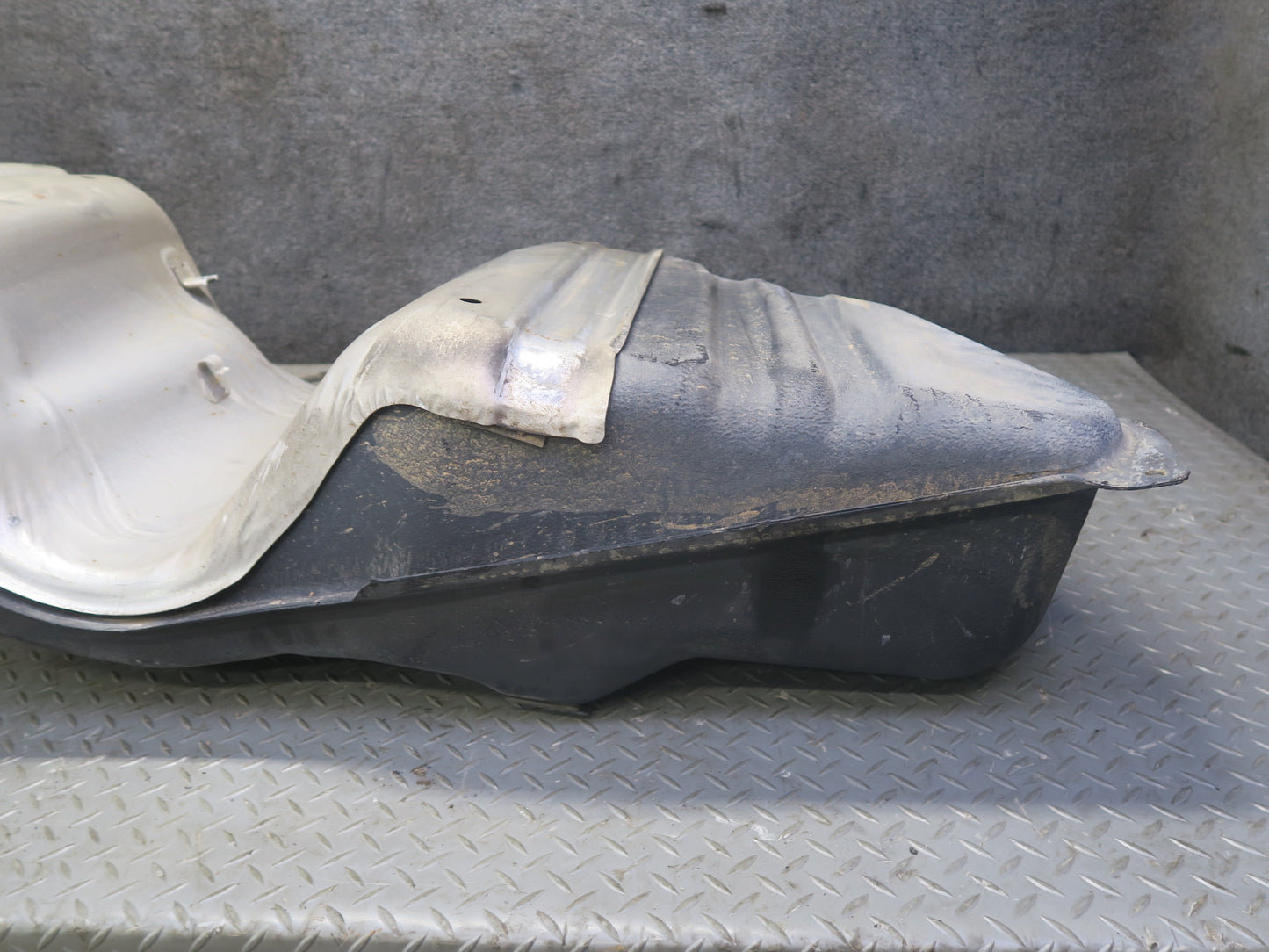 01-05 Lexus UCF30L LS430 Gas Fuel Tank w Filler Neck & Heat Shield OEM
