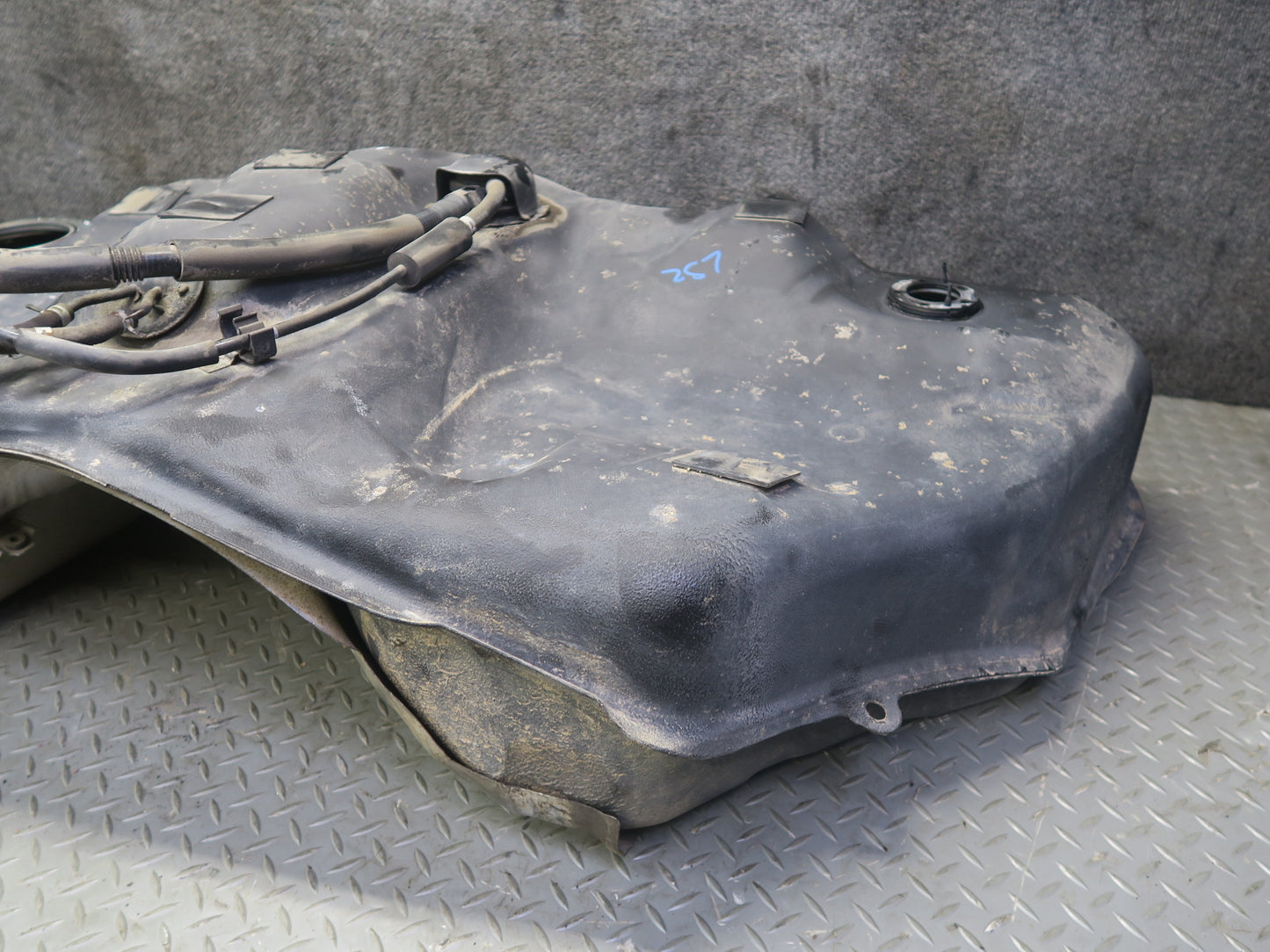 01-05 Lexus UCF30L LS430 Gas Fuel Tank w Filler Neck & Heat Shield OEM