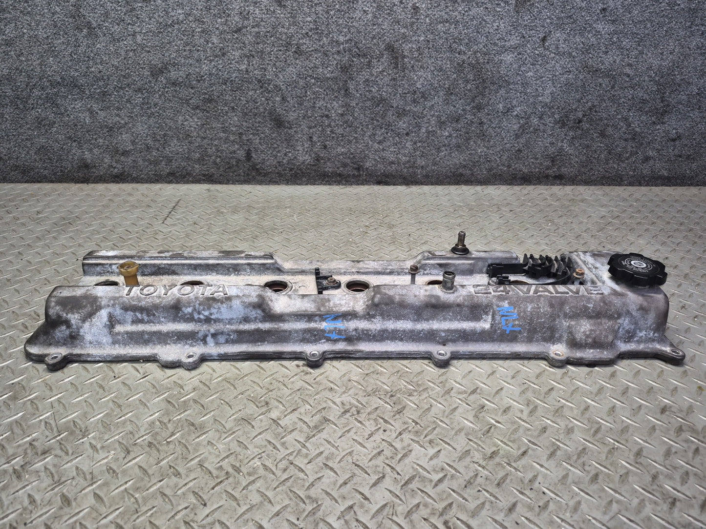 1996-1997 Lexus FZJ80L LX450 Engine Cylinder Head Valve Cover