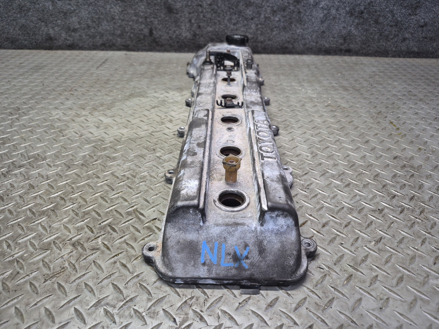 1996-1997 Lexus FZJ80L LX450 Engine Cylinder Head Valve Cover