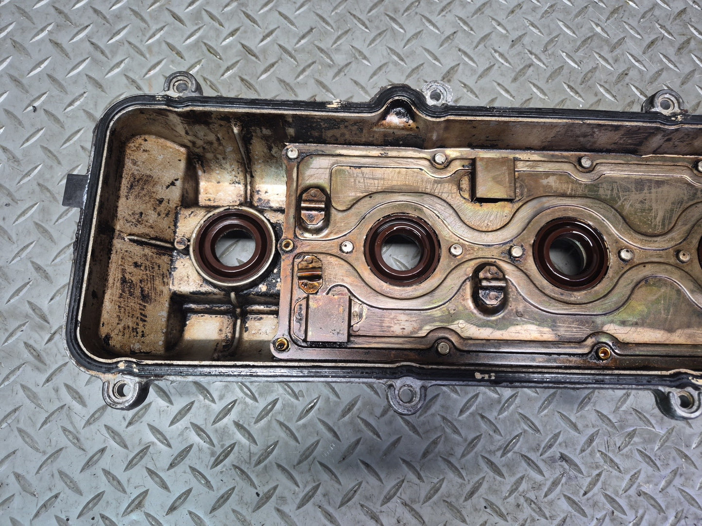 1996-1997 Lexus FZJ80L LX450 Engine Cylinder Head Valve Cover