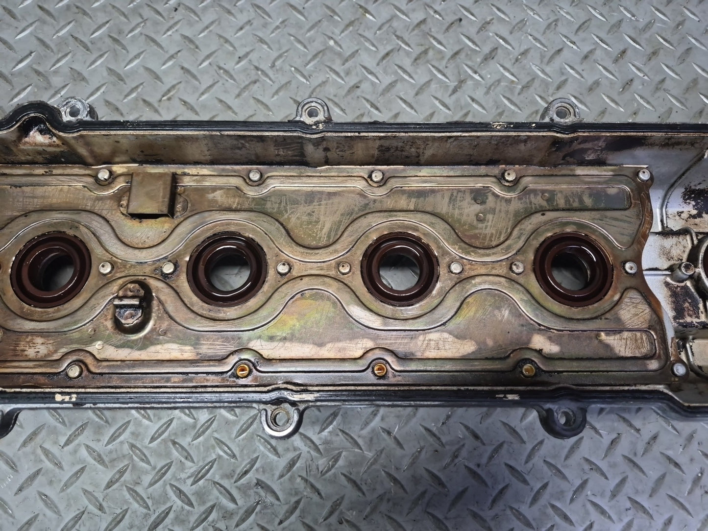 1996-1997 Lexus FZJ80L LX450 Engine Cylinder Head Valve Cover