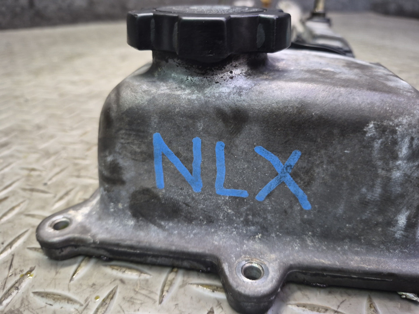 1996-1997 Lexus FZJ80L LX450 Engine Cylinder Head Valve Cover