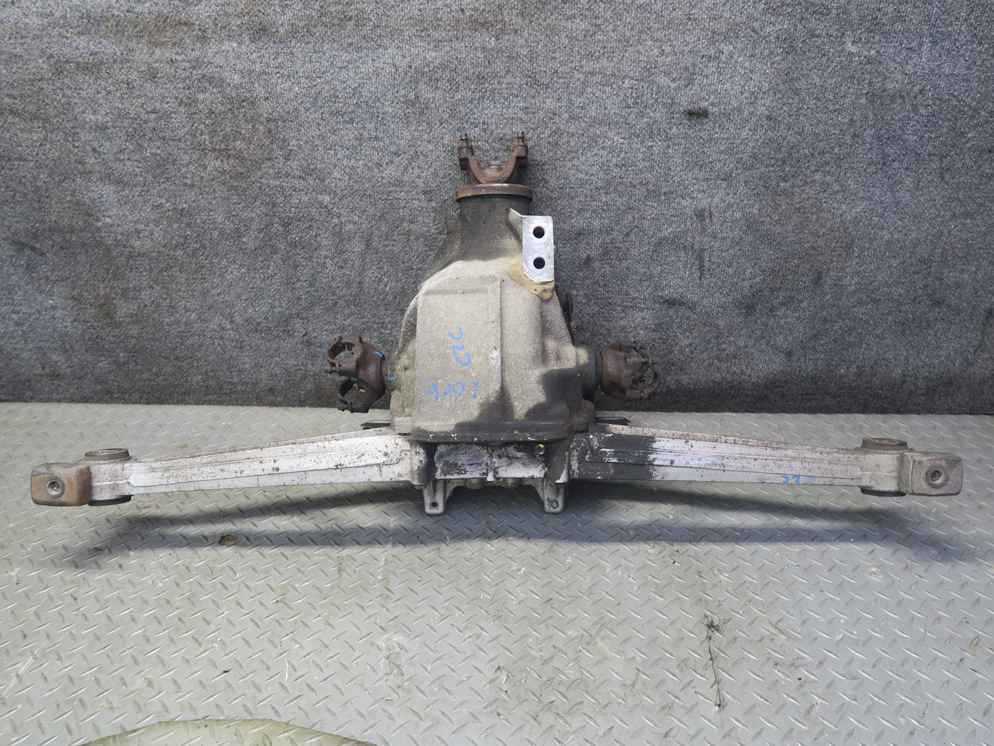 88-96 Chevrolet Corvette C4 A/T Dana 36 Rear Differential Carrier 2.73 Ratio 80k