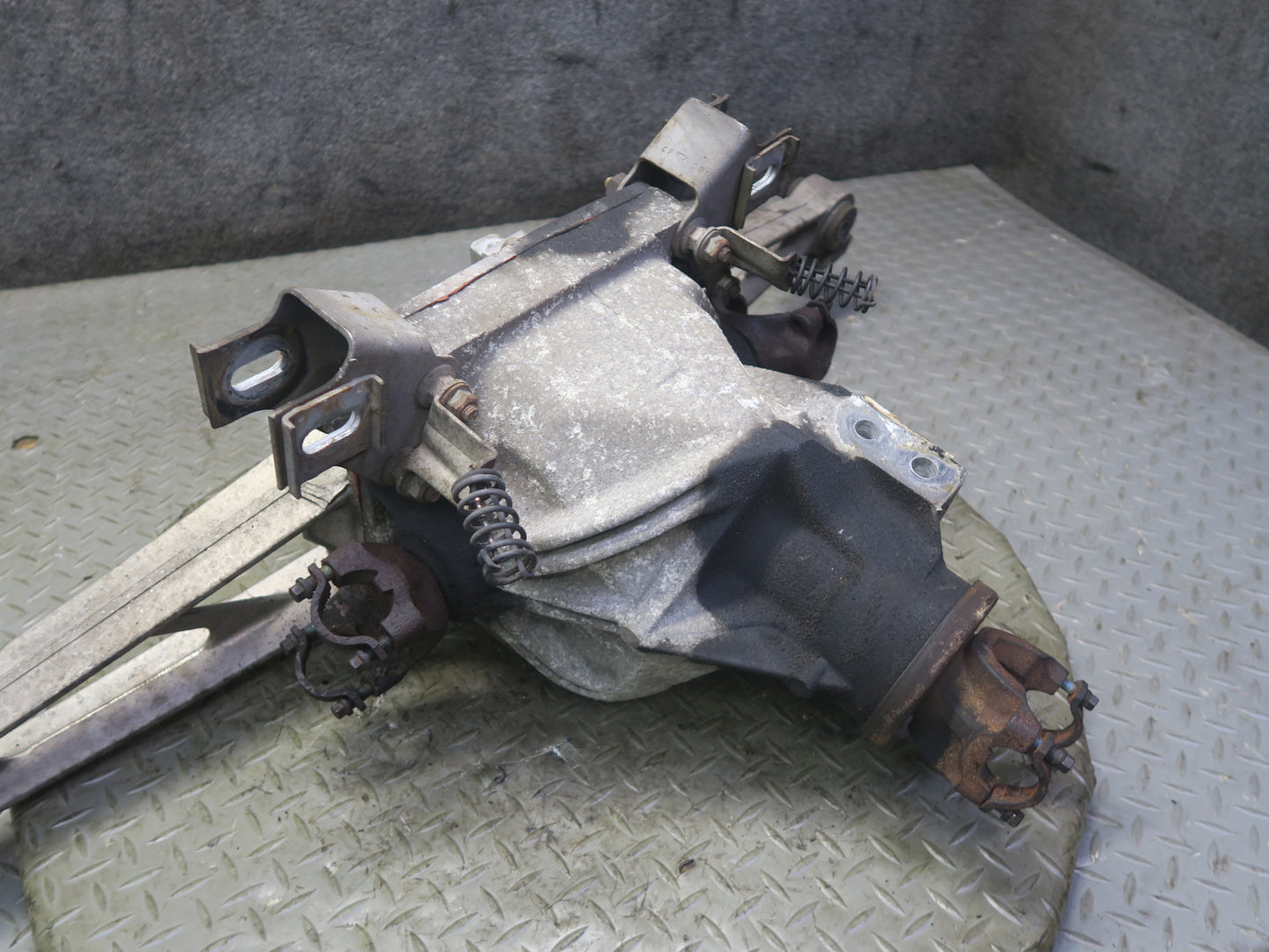 88-96 Chevrolet Corvette C4 A/T Dana 36 Rear Differential Carrier 2.73 Ratio 80k