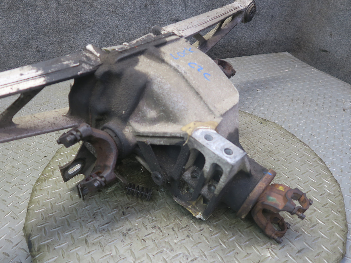 88-96 Chevrolet Corvette C4 A/T Dana 36 Rear Differential Carrier 2.73 Ratio 80k