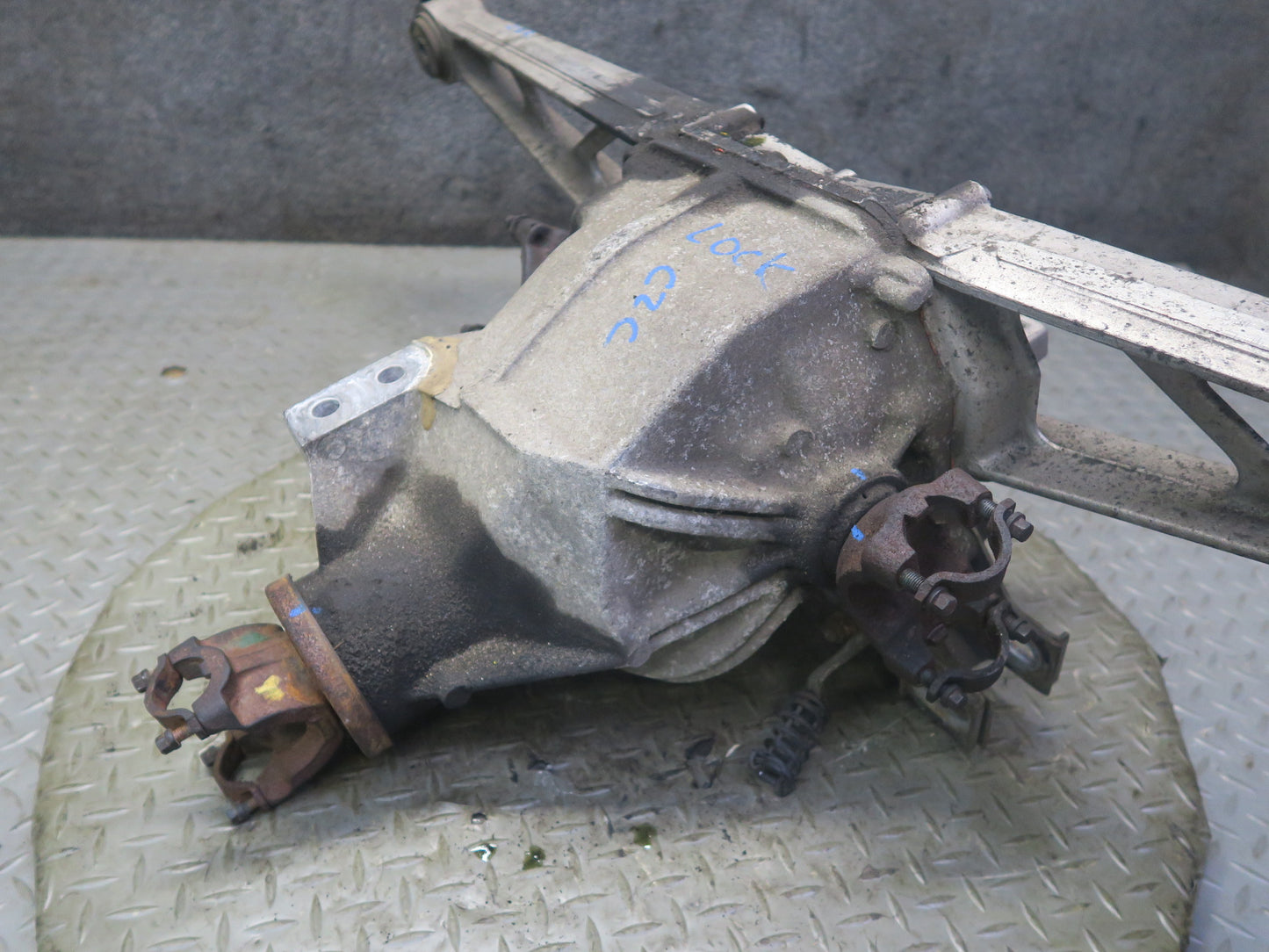 88-96 Chevrolet Corvette C4 A/T Dana 36 Rear Differential Carrier 2.73 Ratio 80k