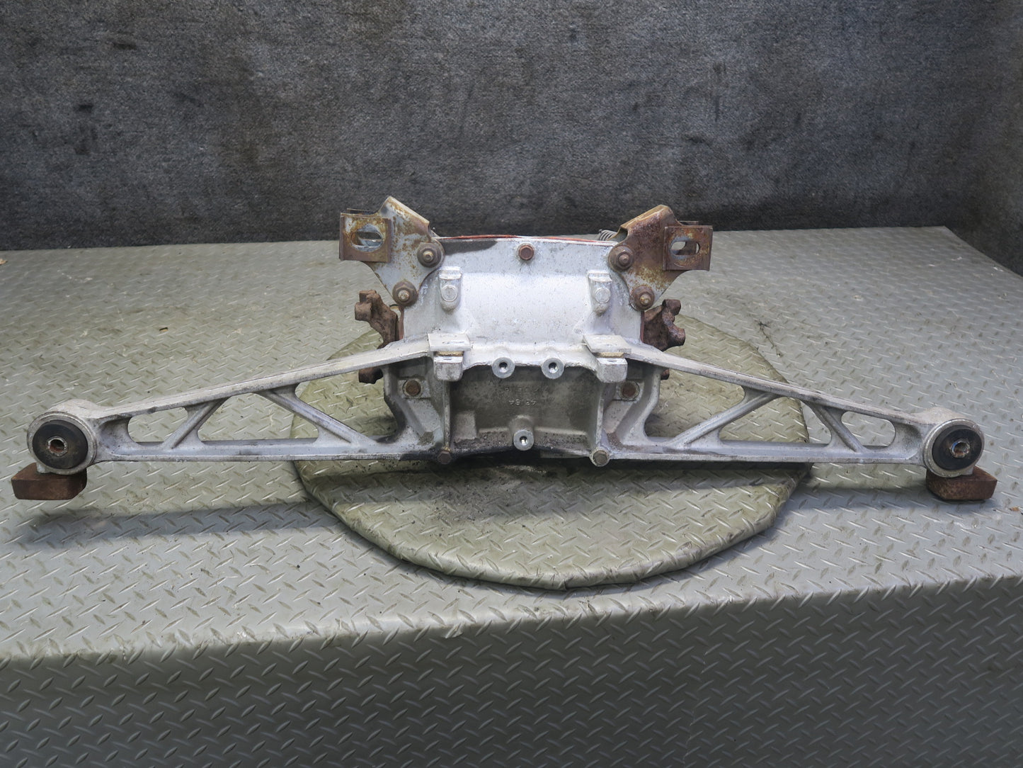 88-96 Chevrolet Corvette C4 A/T Dana 36 Rear Differential Carrier LSD 3.07 OEM