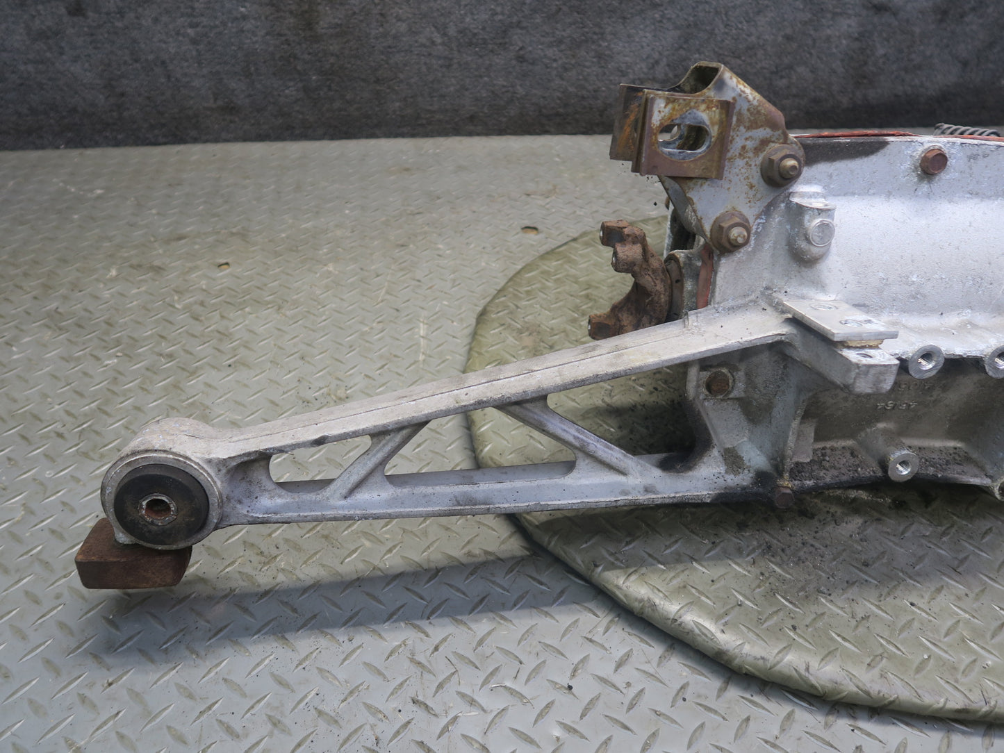 88-96 Chevrolet Corvette C4 A/T Dana 36 Rear Differential Carrier LSD 3.07 OEM