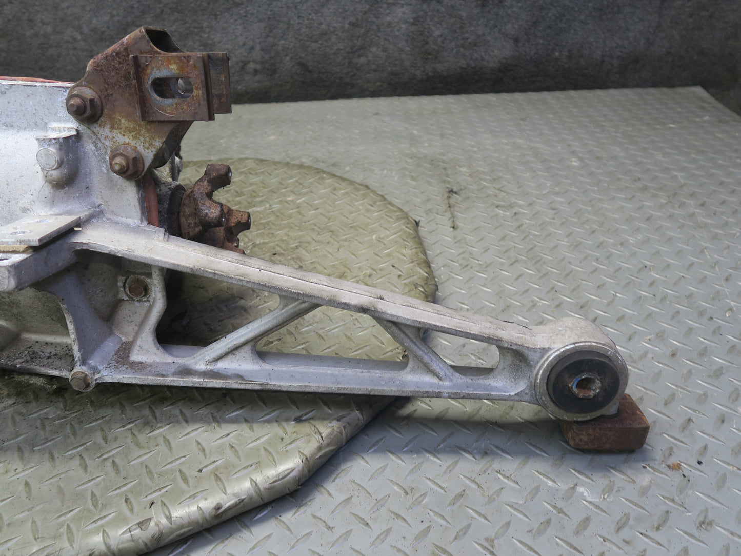 88-96 Chevrolet Corvette C4 A/T Dana 36 Rear Differential Carrier LSD 3.07 OEM