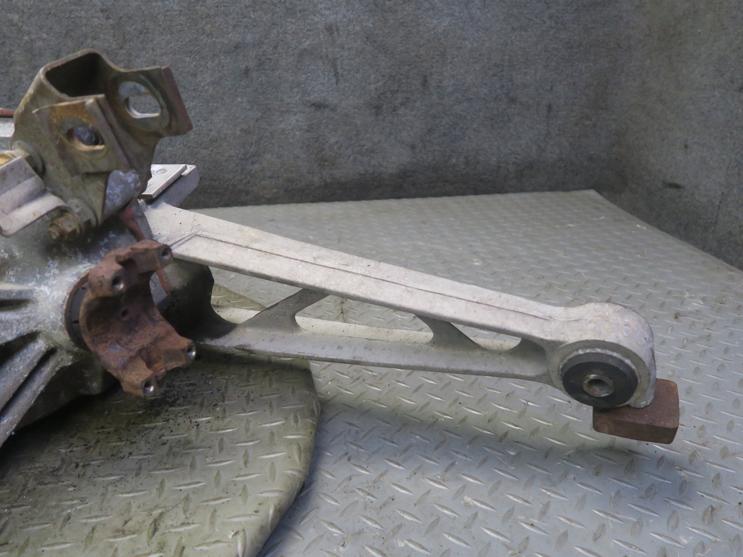 88-96 Chevrolet Corvette C4 A/T Dana 36 Rear Differential Carrier LSD 3.07 OEM