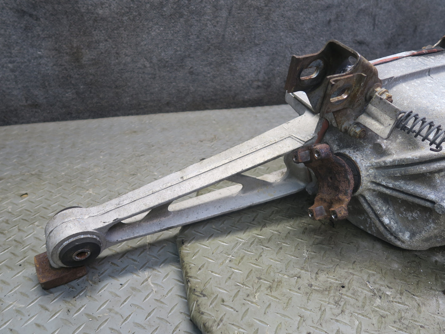 88-96 Chevrolet Corvette C4 A/T Dana 36 Rear Differential Carrier LSD 3.07 OEM