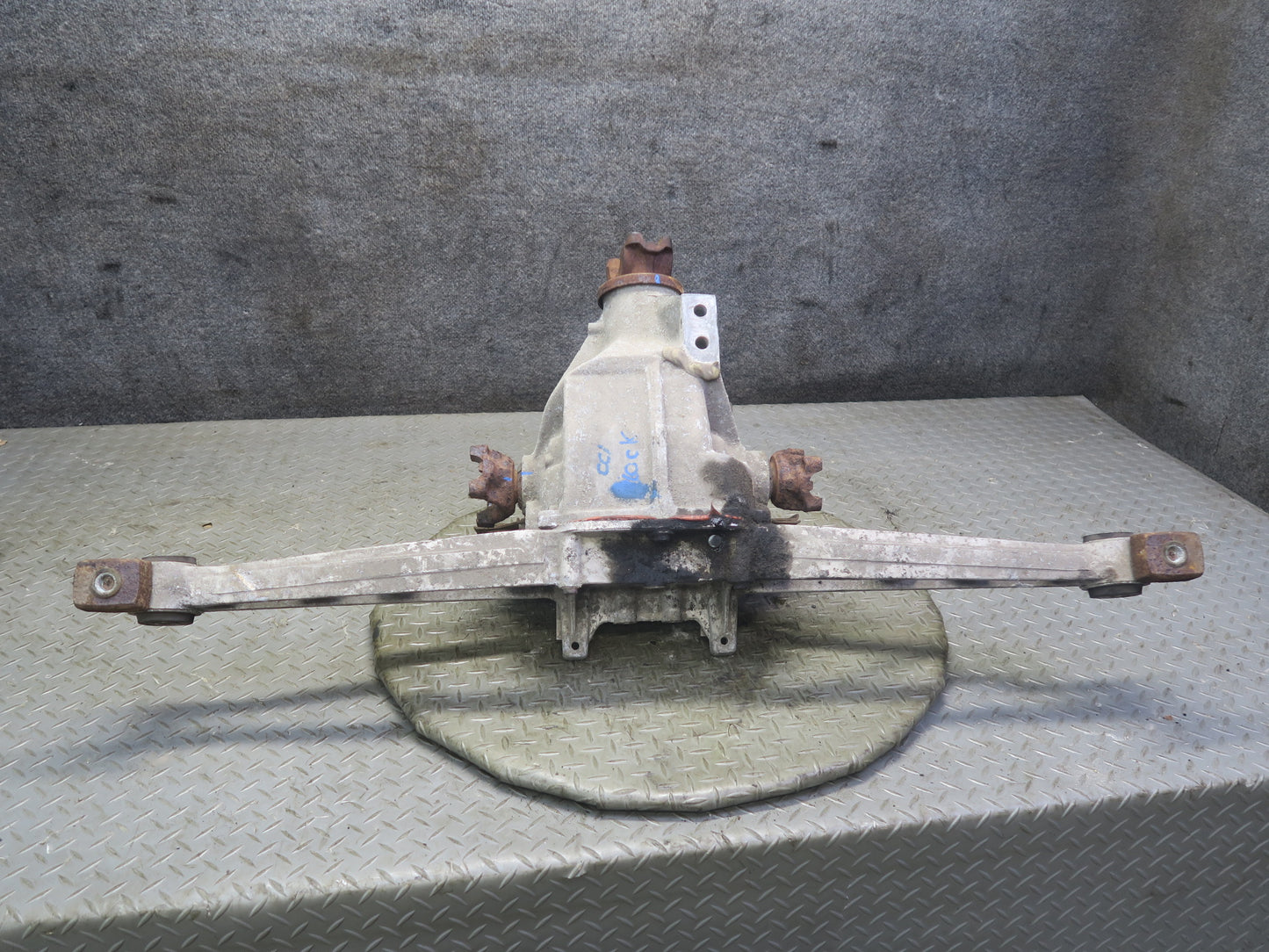 88-96 Chevrolet Corvette C4 A/T Dana 36 Rear Differential Carrier LSD 3.07 OEM