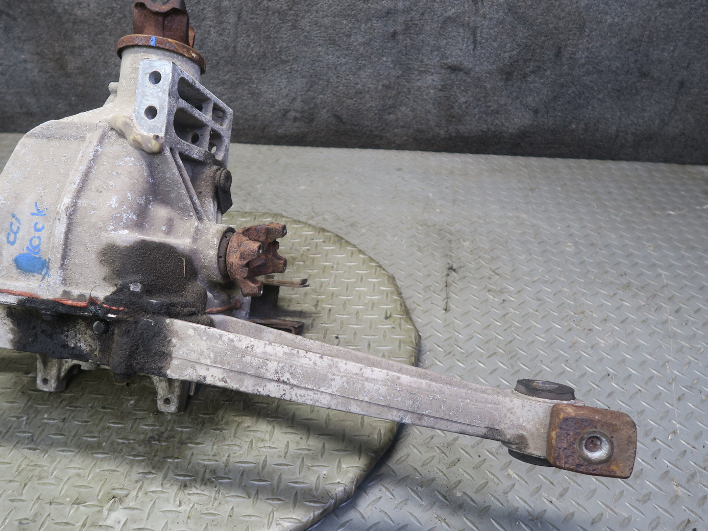 88-96 Chevrolet Corvette C4 A/T Dana 36 Rear Differential Carrier LSD 3.07 OEM