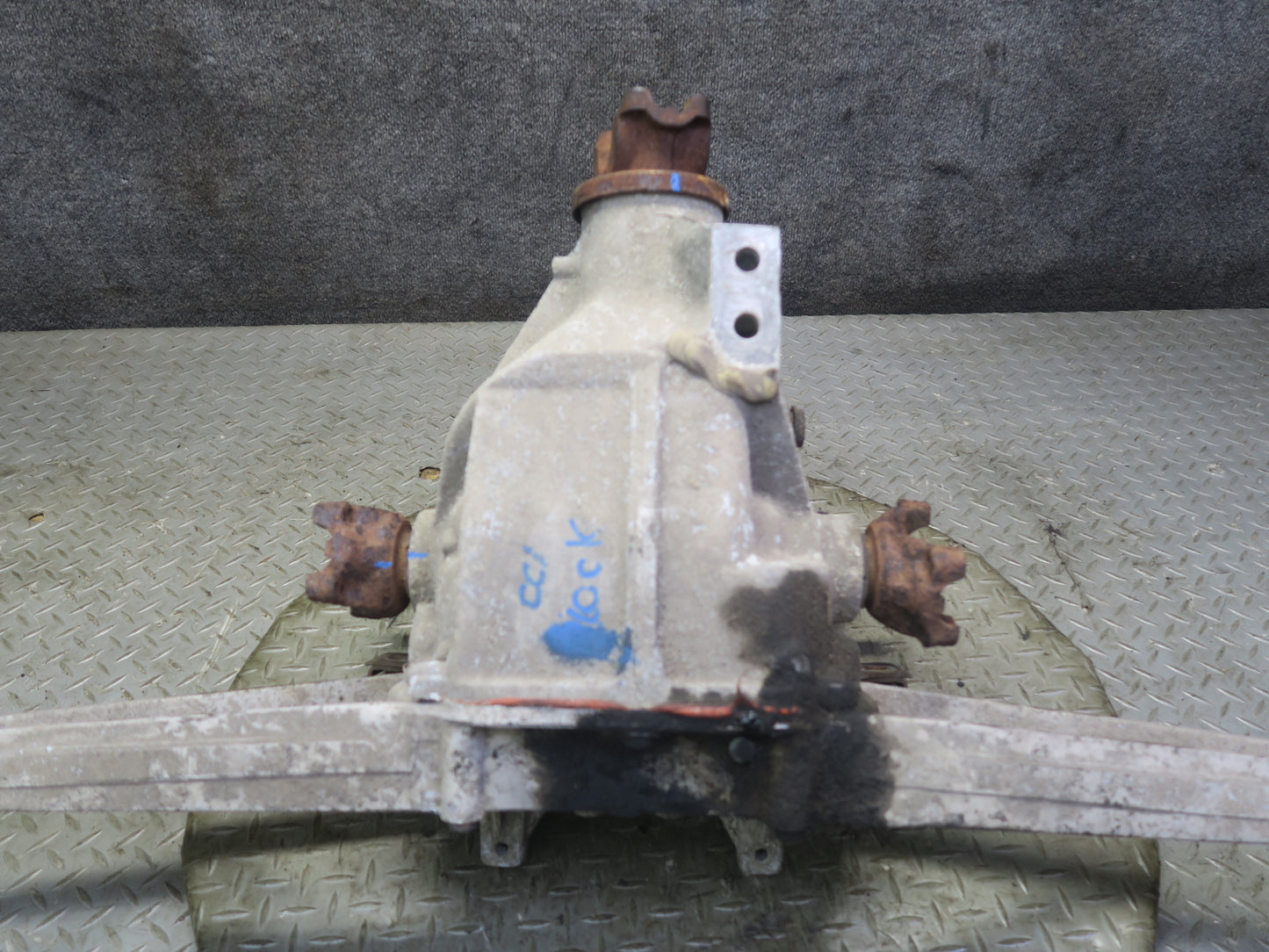 88-96 Chevrolet Corvette C4 A/T Dana 36 Rear Differential Carrier LSD 3.07 OEM