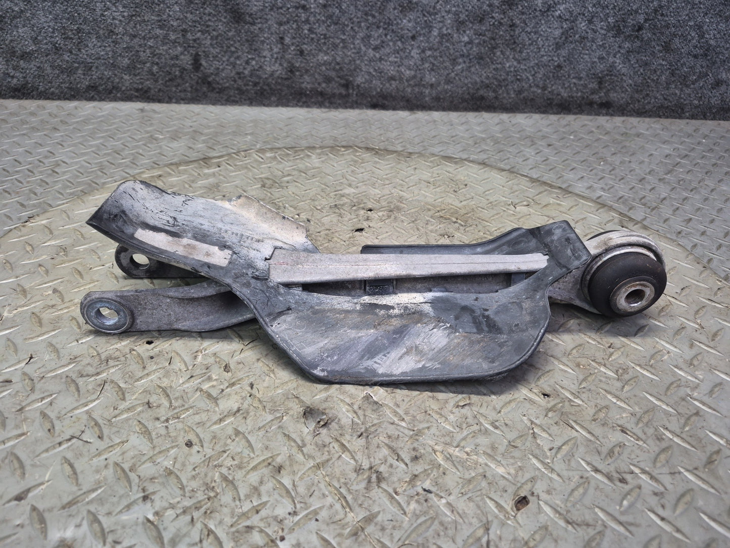 2005-2012 Porsche Boxster 987 RWD Front Right Side Lower Control Arm Set