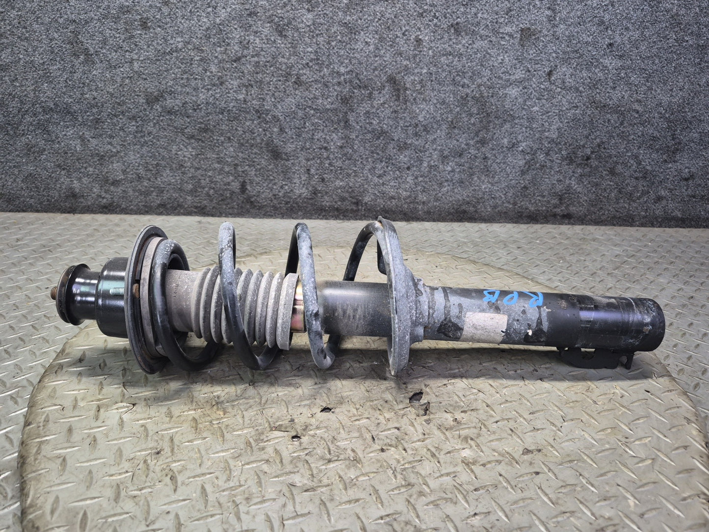 2005-2008 Porsche Boxster 987 Rear Right Left Shock Strut Absorber W/ Spring Set