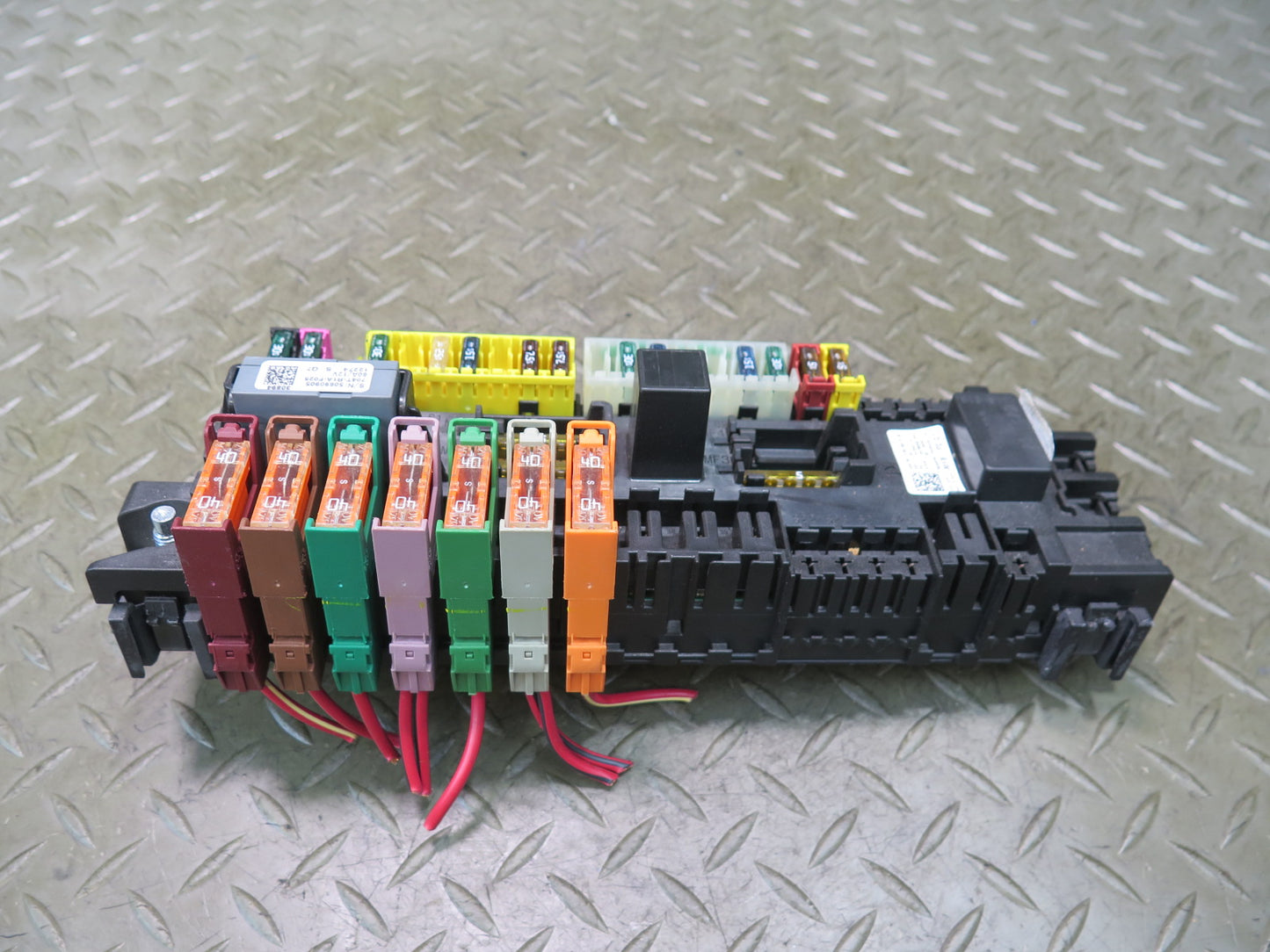 2012-2015 Mercedes X166 W166 Ml-class Engine Bay Fuse Relay Box 1665402350