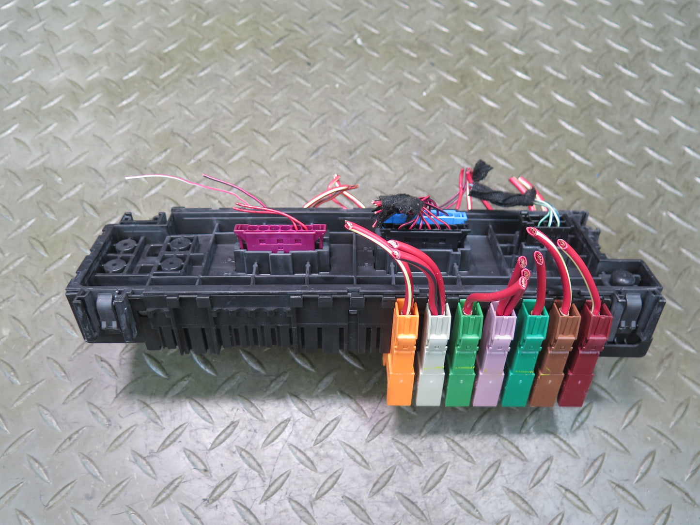 2012-2015 Mercedes X166 W166 Ml-class Engine Bay Fuse Relay Box 1665402350
