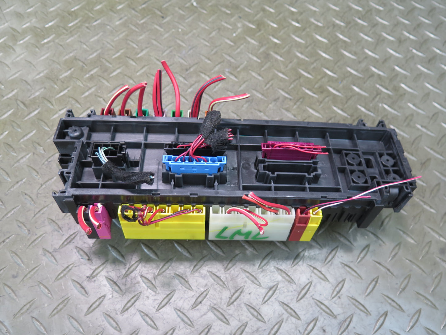 2012-2015 Mercedes X166 W166 Ml-class Engine Bay Fuse Relay Box 1665402350