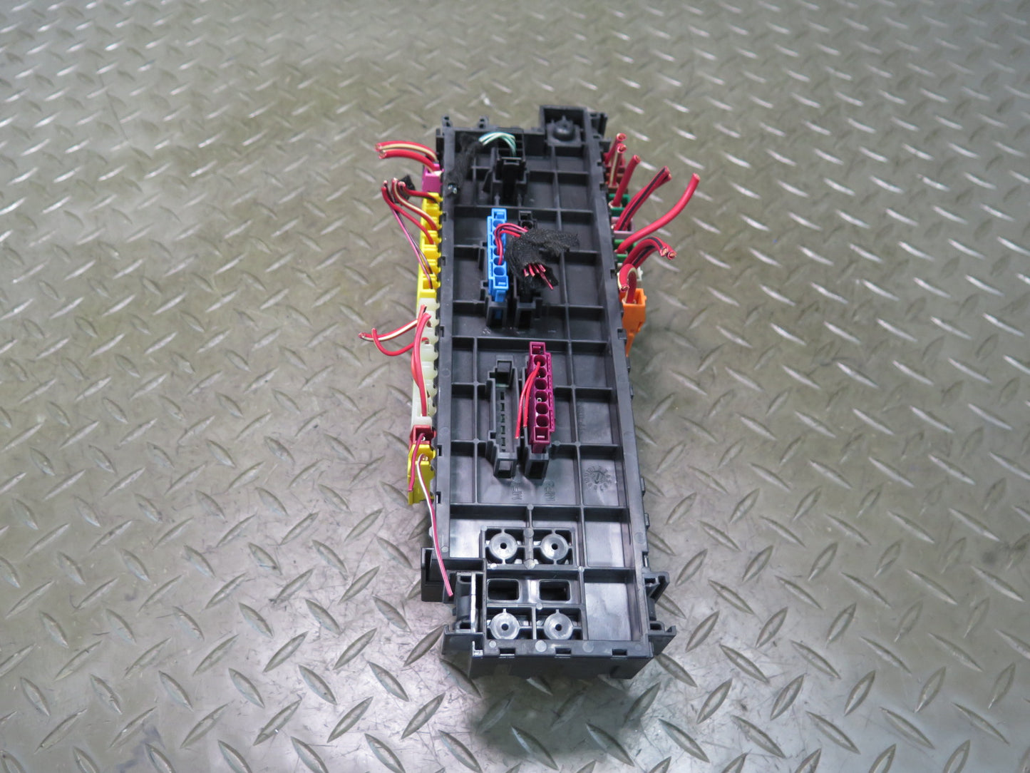 2012-2015 Mercedes X166 W166 Ml-class Engine Bay Fuse Relay Box 1665402350