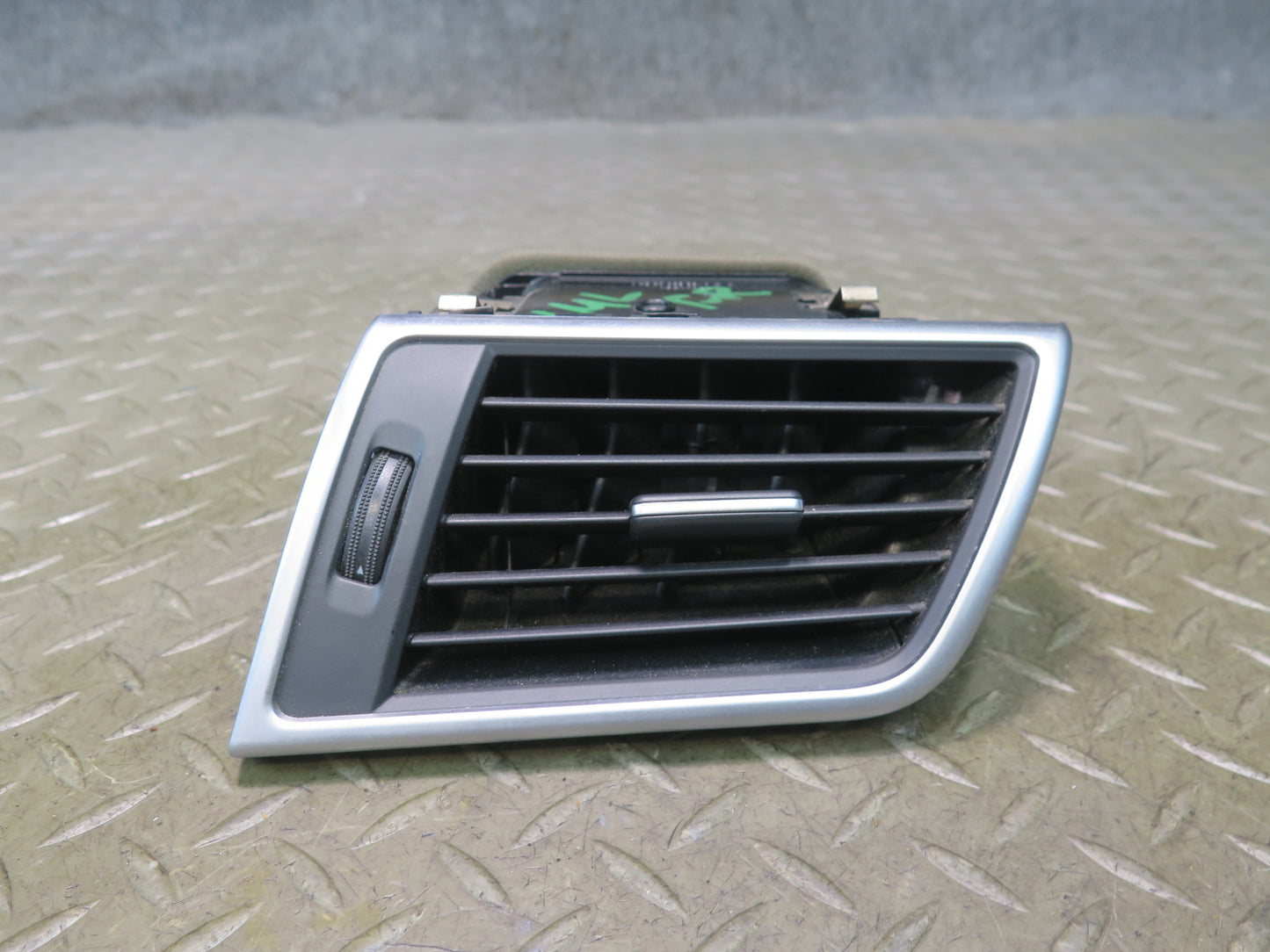 2012-2015 Mercedes X166 W166 Ml-class Dash Front Right A/C Air Vent Grille