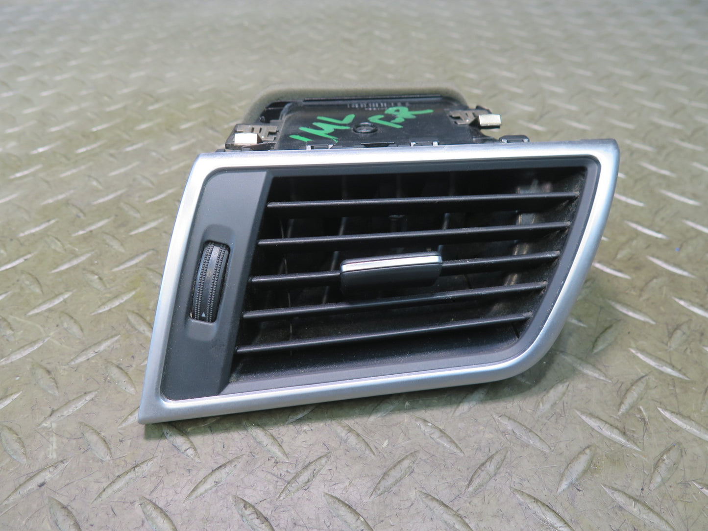 2012-2015 Mercedes X166 W166 Ml-class Dash Front Right A/C Air Vent Grille