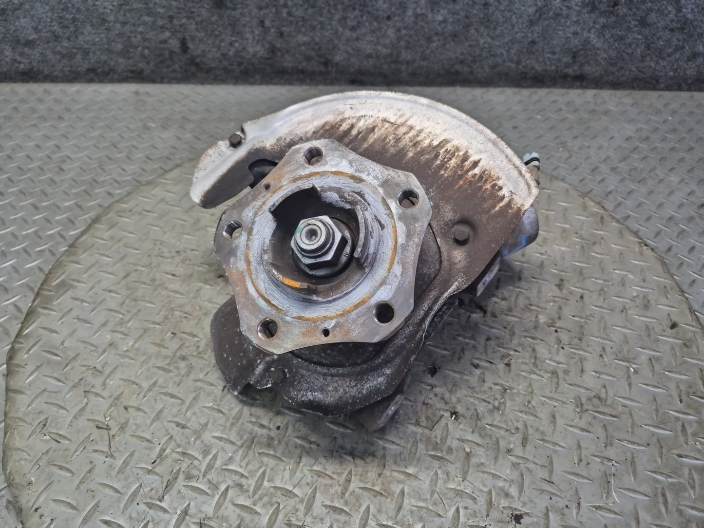 2005-2012 Porsche Boxster 987 RWD Front Left Side Spindle Knuckle Wheel Hub