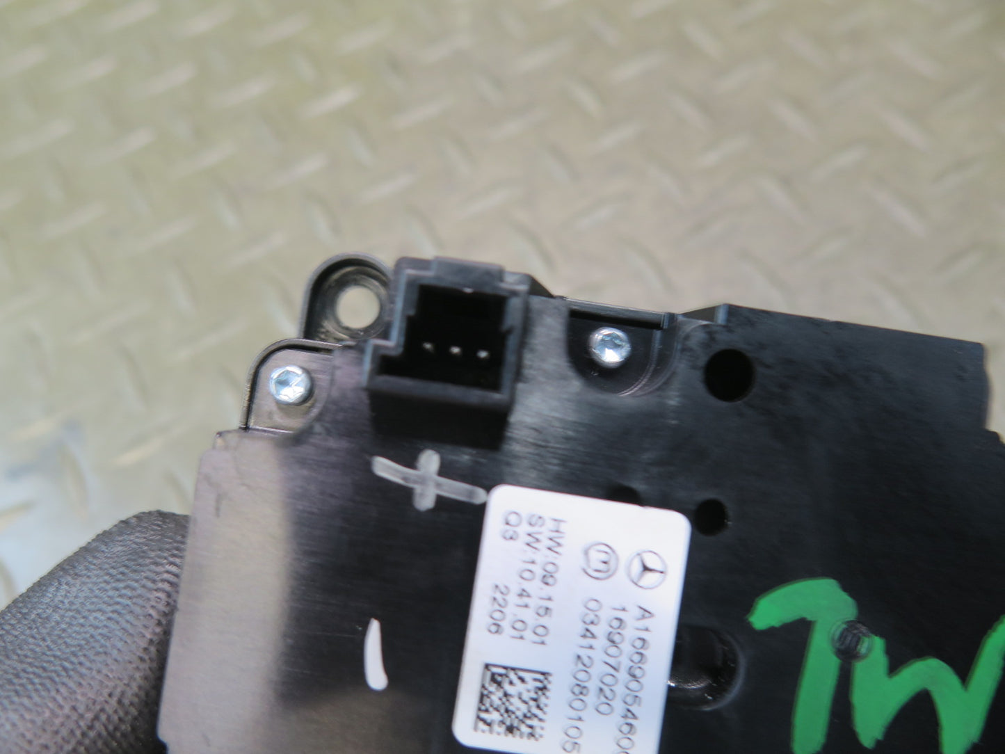 2012-2015 Mercedes X166 W166 ML Air Ride Suspension Control Switch 1669054600