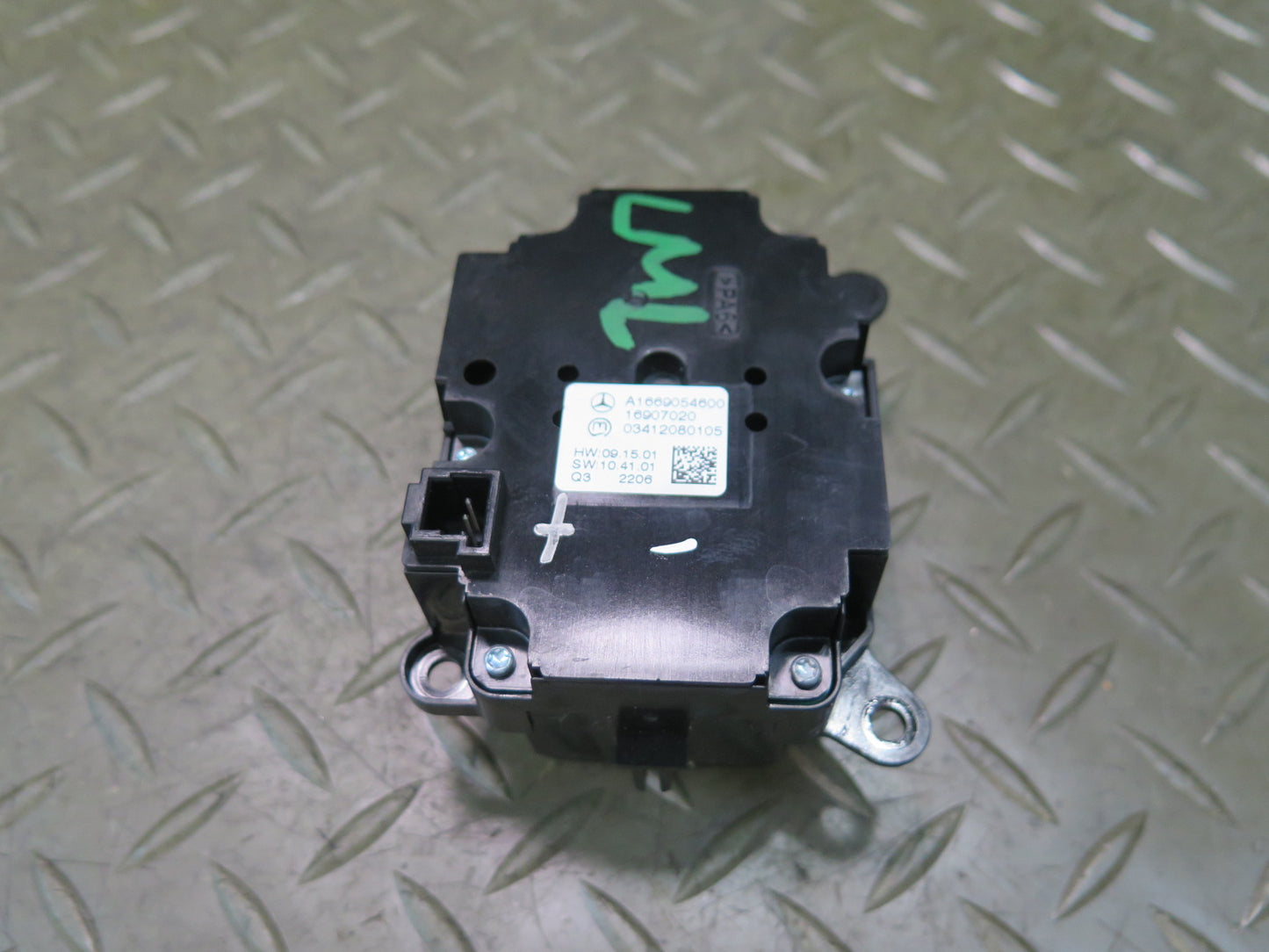 2012-2015 Mercedes X166 W166 ML Air Ride Suspension Control Switch 1669054600
