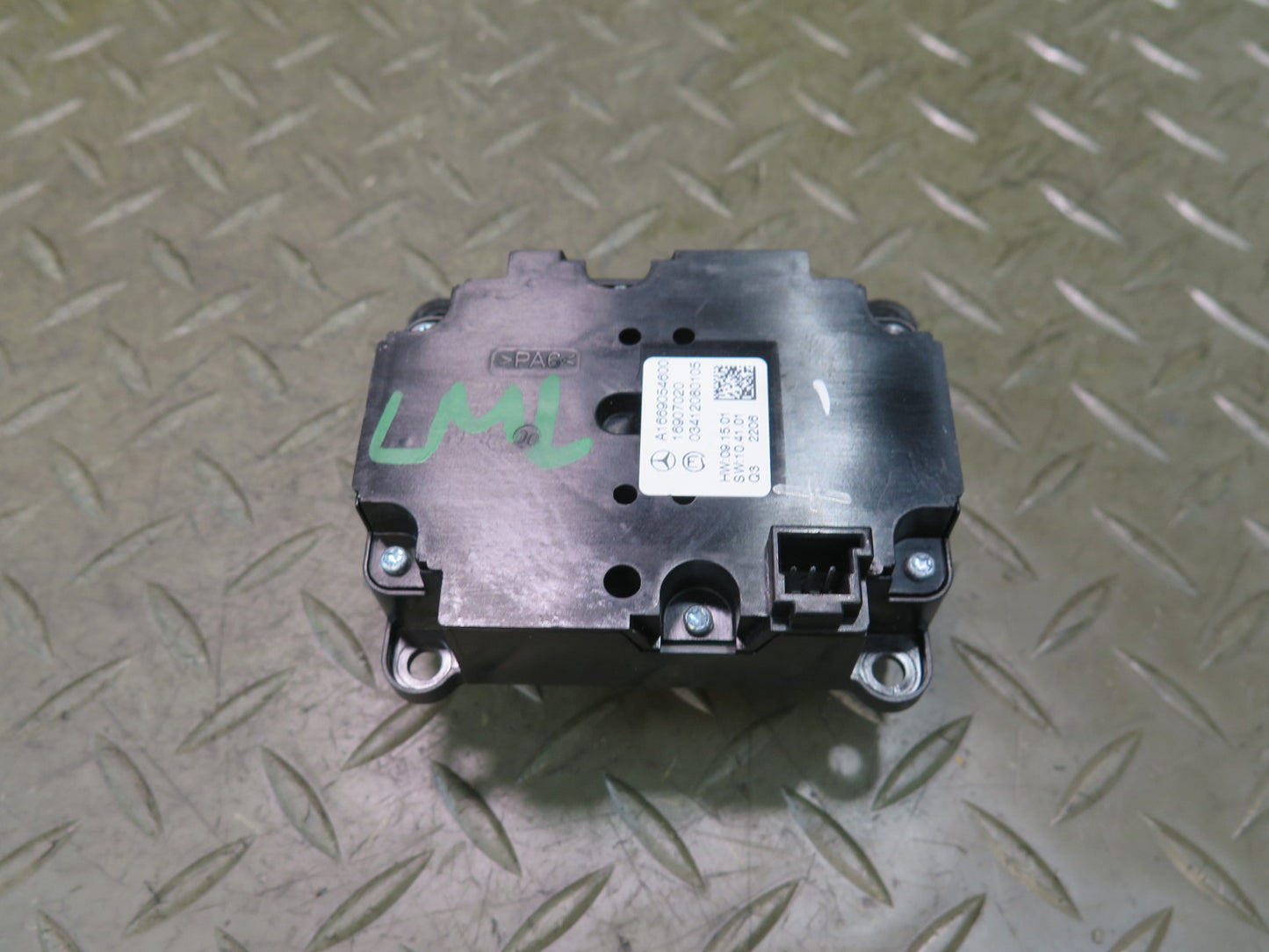 2012-2015 Mercedes X166 W166 ML Air Ride Suspension Control Switch 1669054600