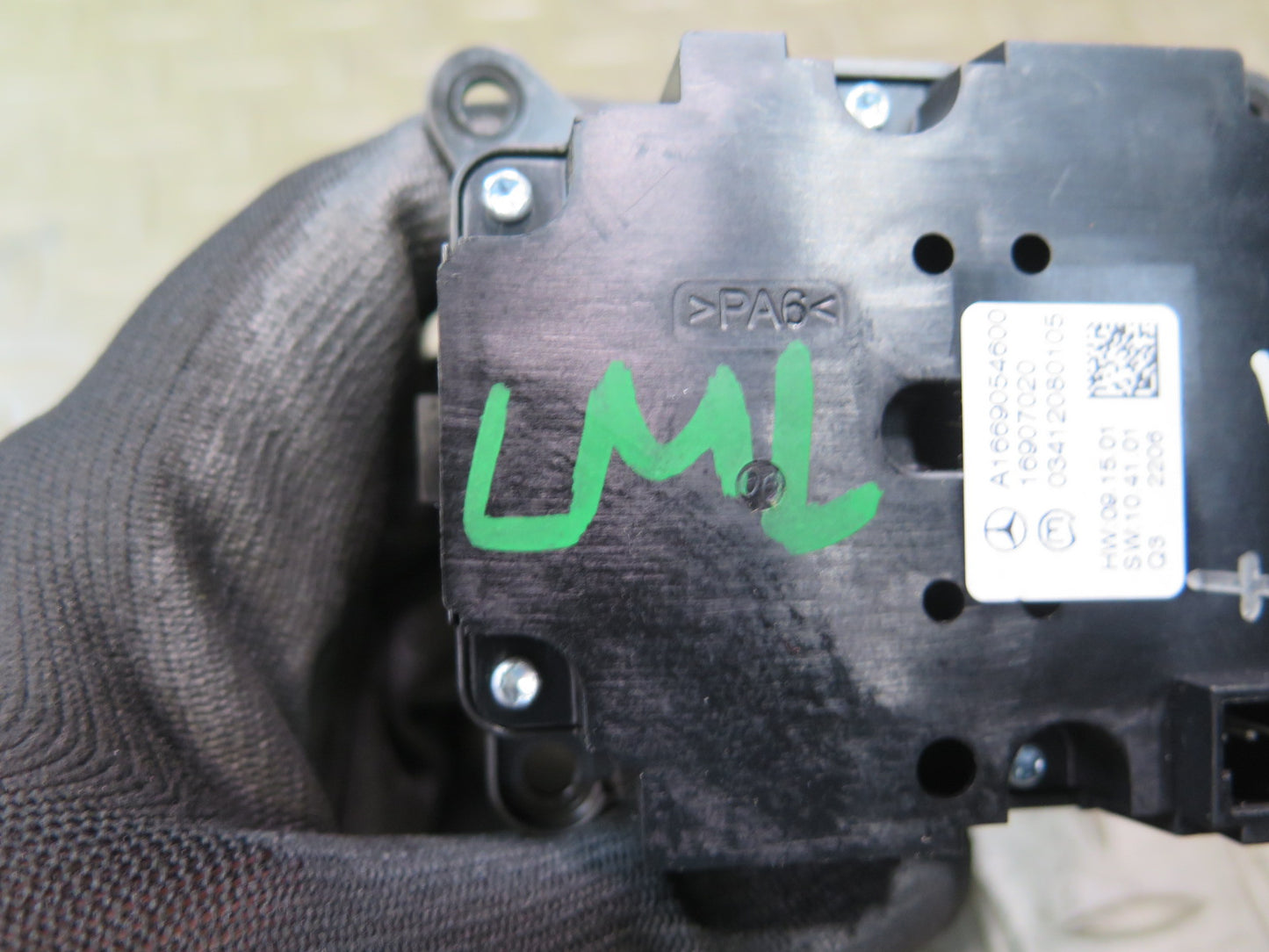 2012-2015 Mercedes X166 W166 ML Air Ride Suspension Control Switch 1669054600