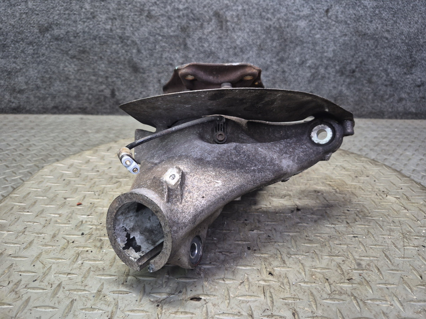 2005-2012 Porsche Boxster 987 RWD Front Left Side Spindle Knuckle Wheel Hub