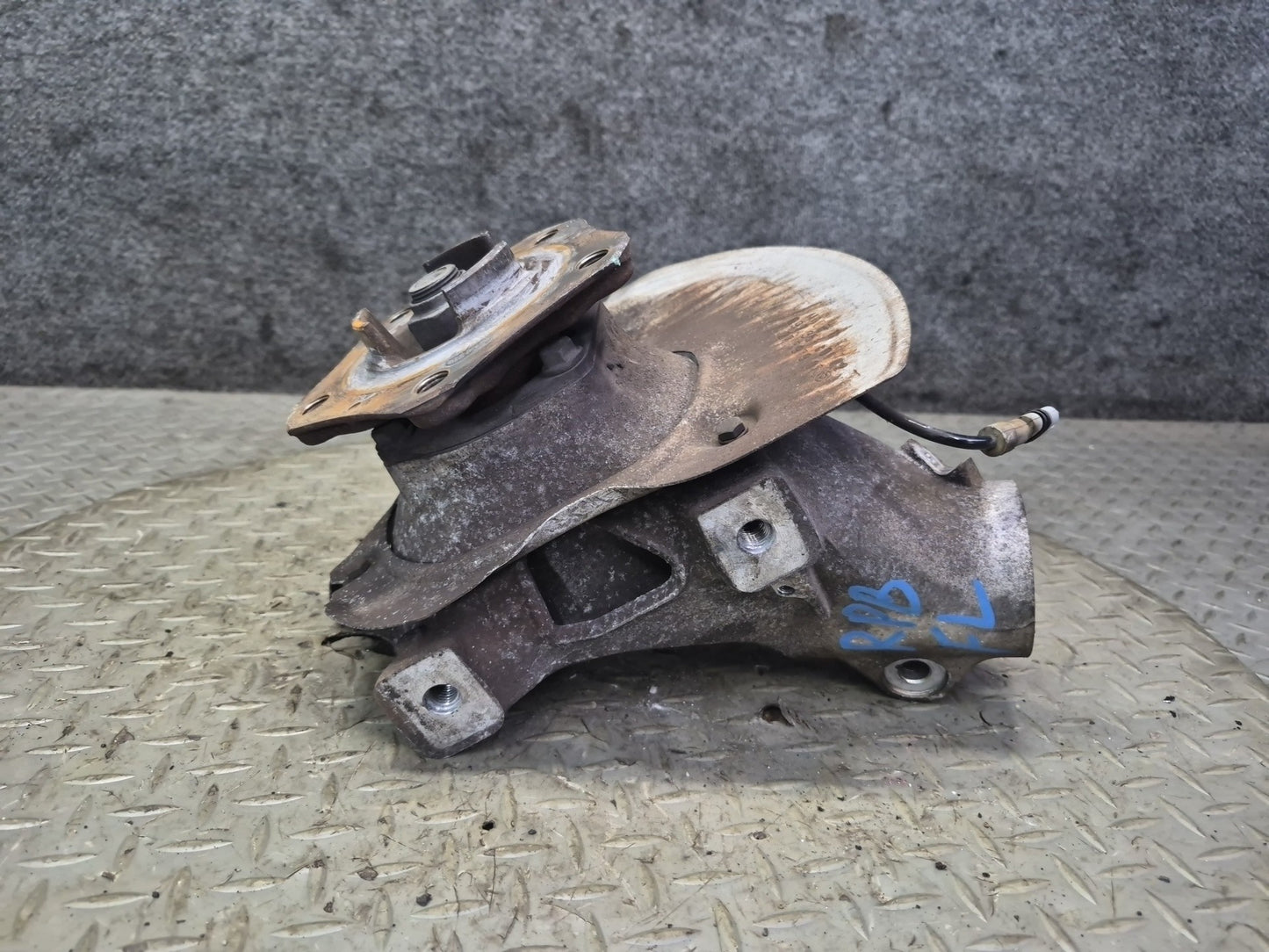 2005-2012 Porsche Boxster 987 RWD Front Left Side Spindle Knuckle Wheel Hub