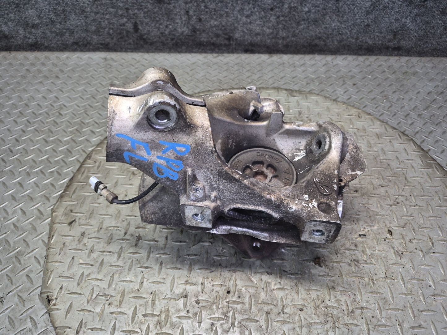 2005-2012 Porsche Boxster 987 RWD Front Left Side Spindle Knuckle Wheel Hub